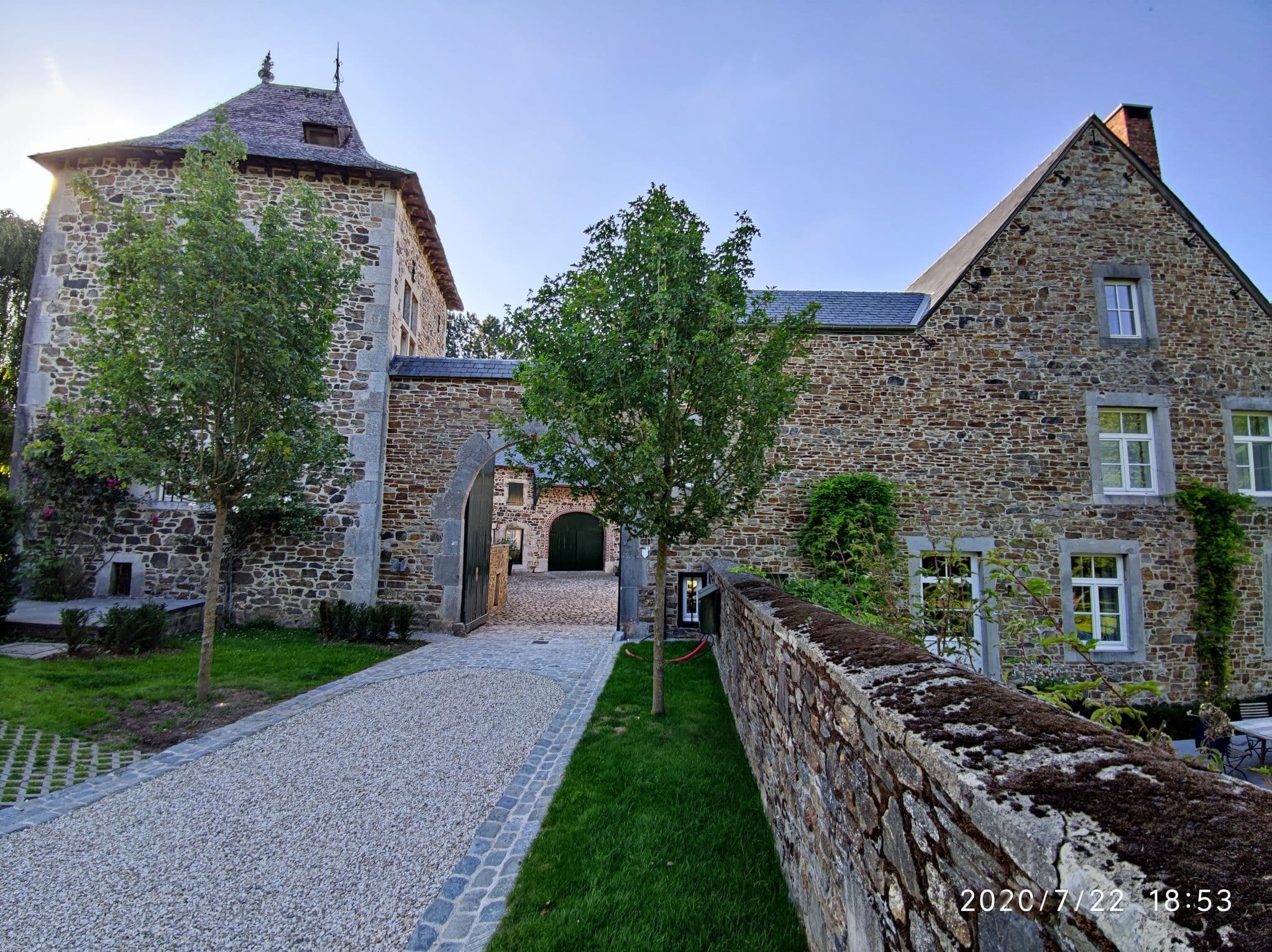 Street view near Gîte - de la Ferme de la Chapelle, La Reid — © km2bp (CC BY-SA · Mapillary)