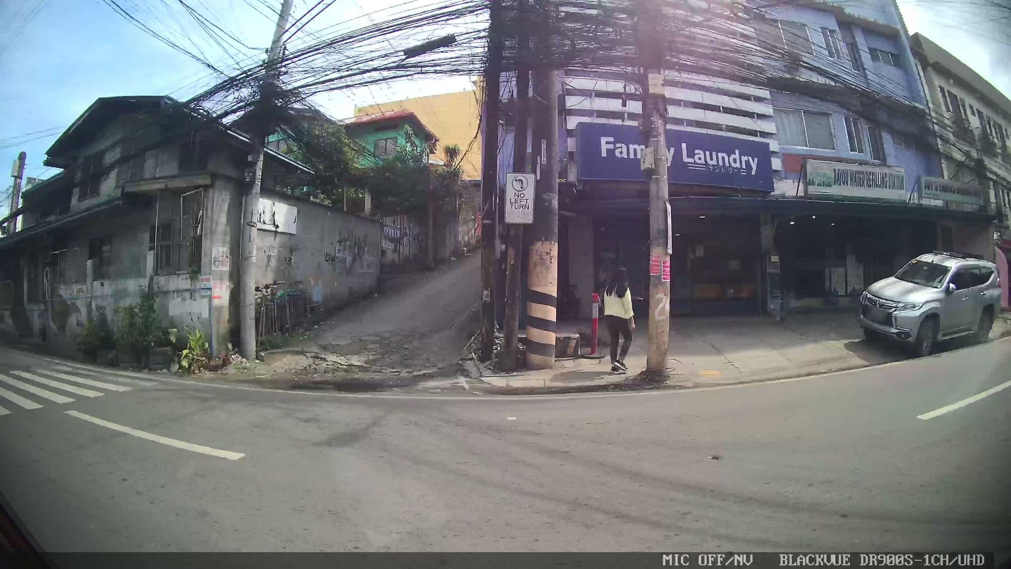 Street view near Honey’s Ladies Dorm, Apas — © Kaart---LEFT (CC BY-SA · Mapillary)