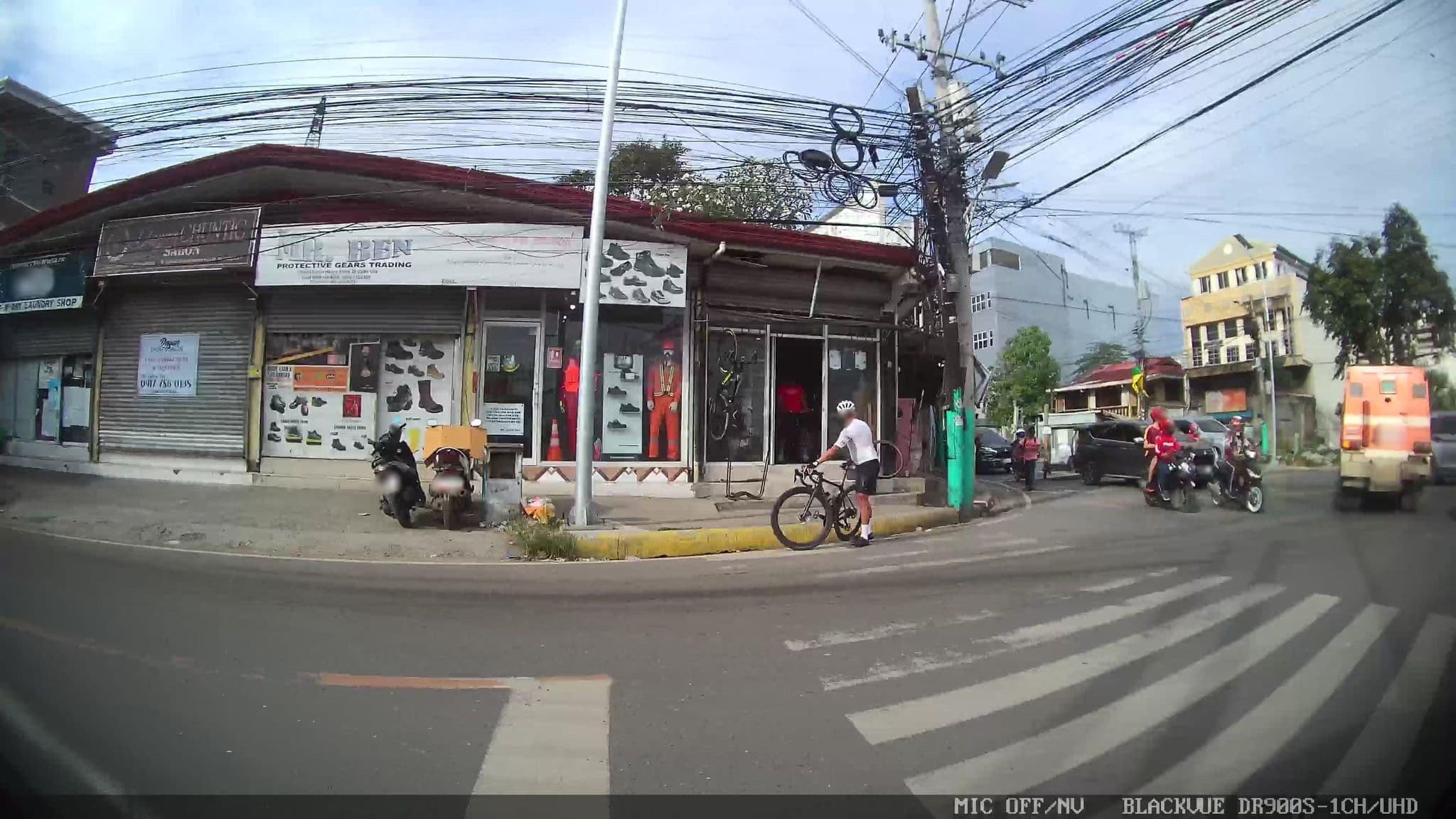 Street view near Uptown Residences, Cebu City — © Kaart---LEFT (CC BY-SA · Mapillary)