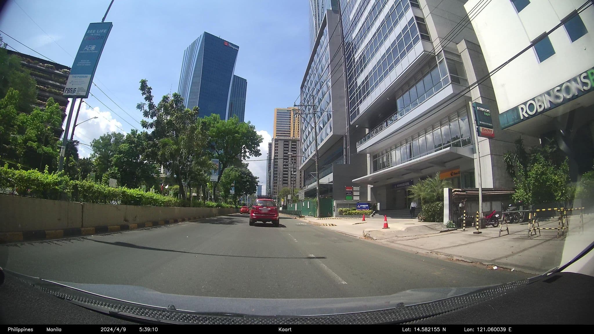 Street view near Wynwood Hotel, Pasig City — © kaart_4 (CC BY-SA · Mapillary)
