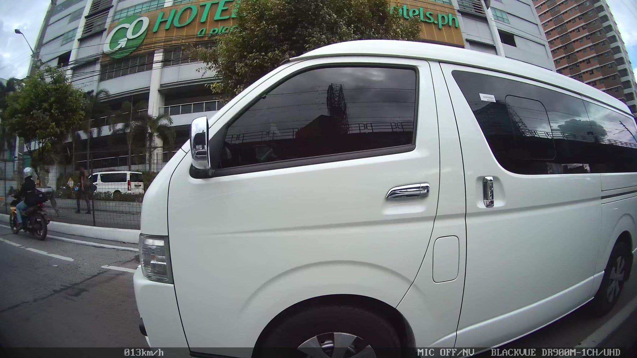Street view near Go Hotels Mandaluyong, Mandaluyong — © kaart_4 (CC BY-SA · Mapillary)