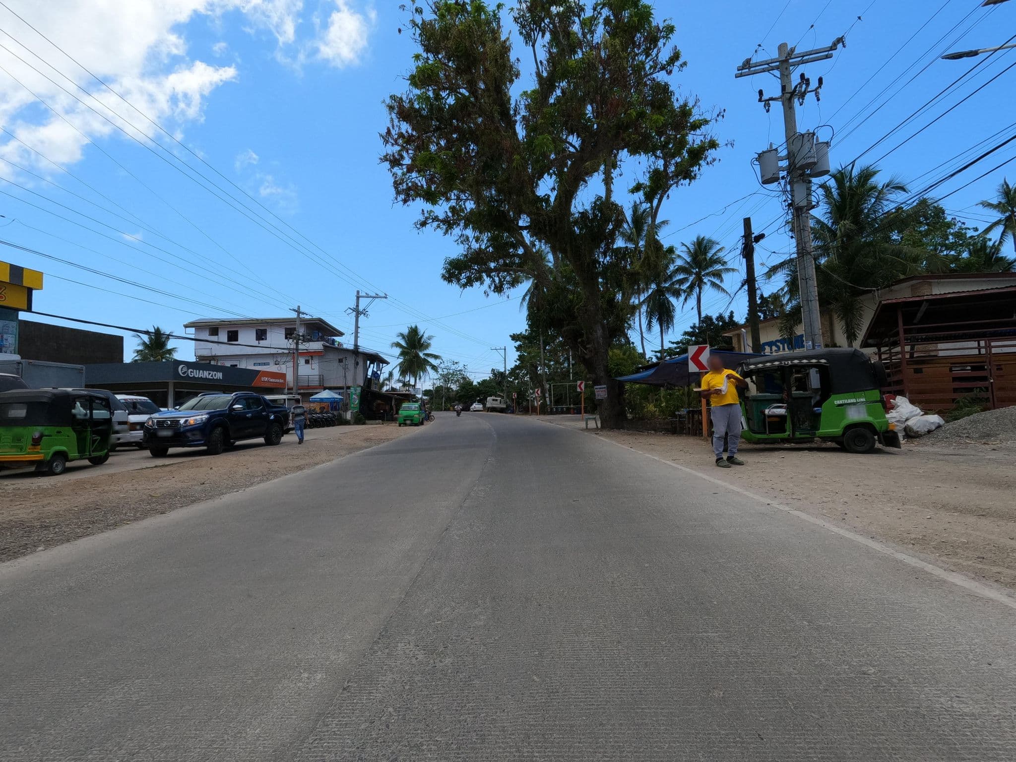 Street view near Softstone Resort, Tawala