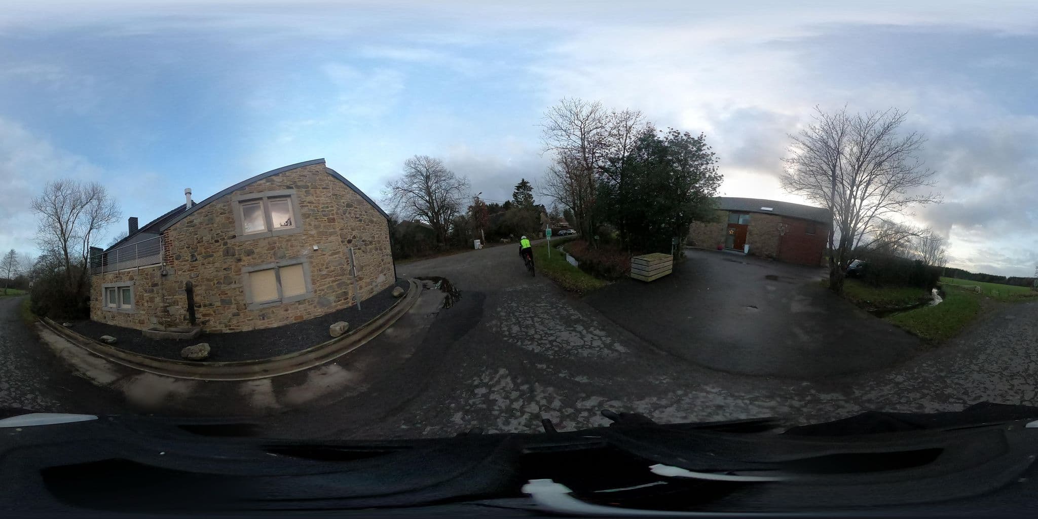 Street view near Les Thermes de la Charmille, La Reid — © ledantec (CC BY-SA · Mapillary)