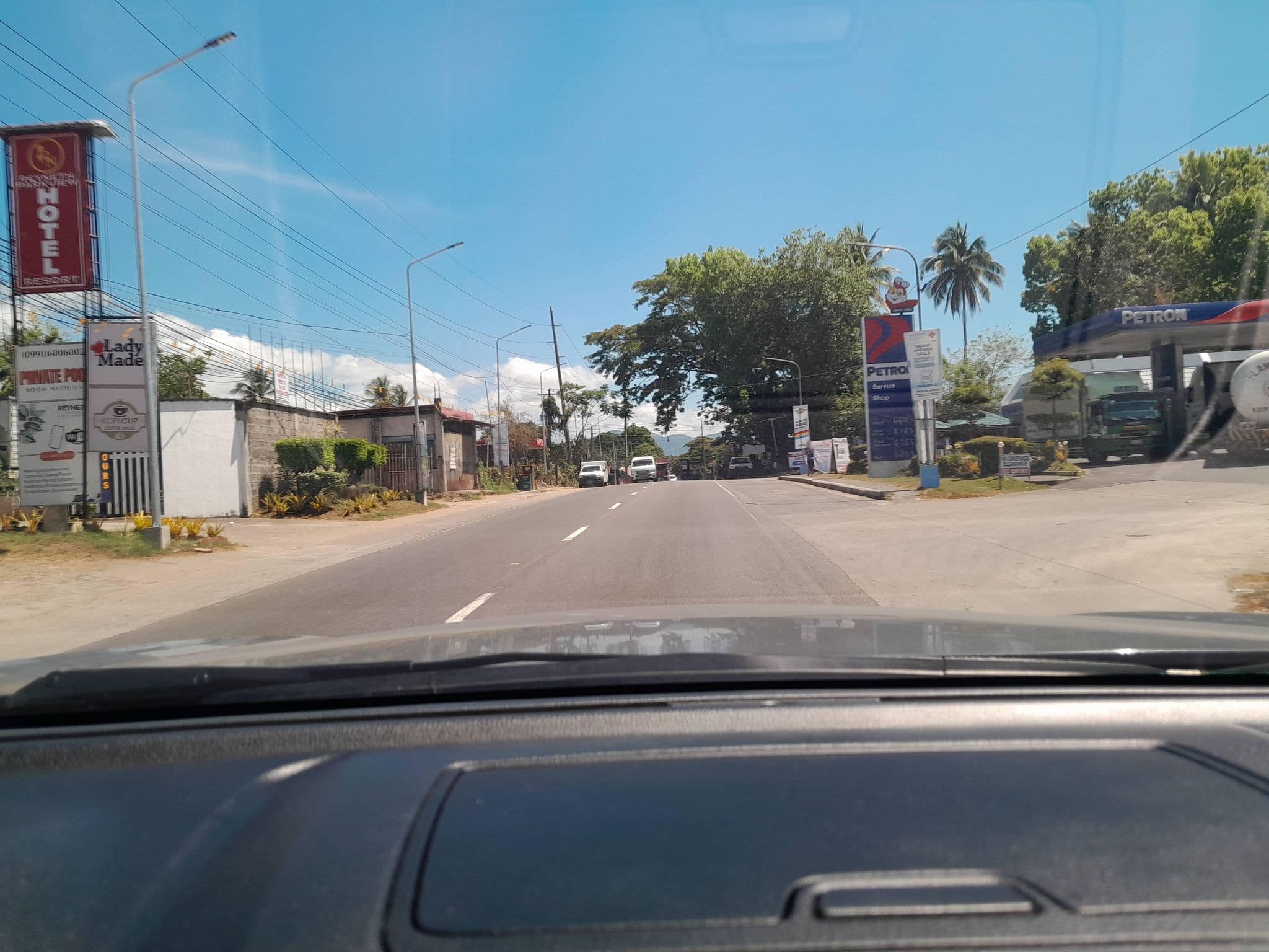Street view near Reyneth Parkview Hotel & Resort, Sipocot — © ericb1983 (CC BY-SA · Mapillary)