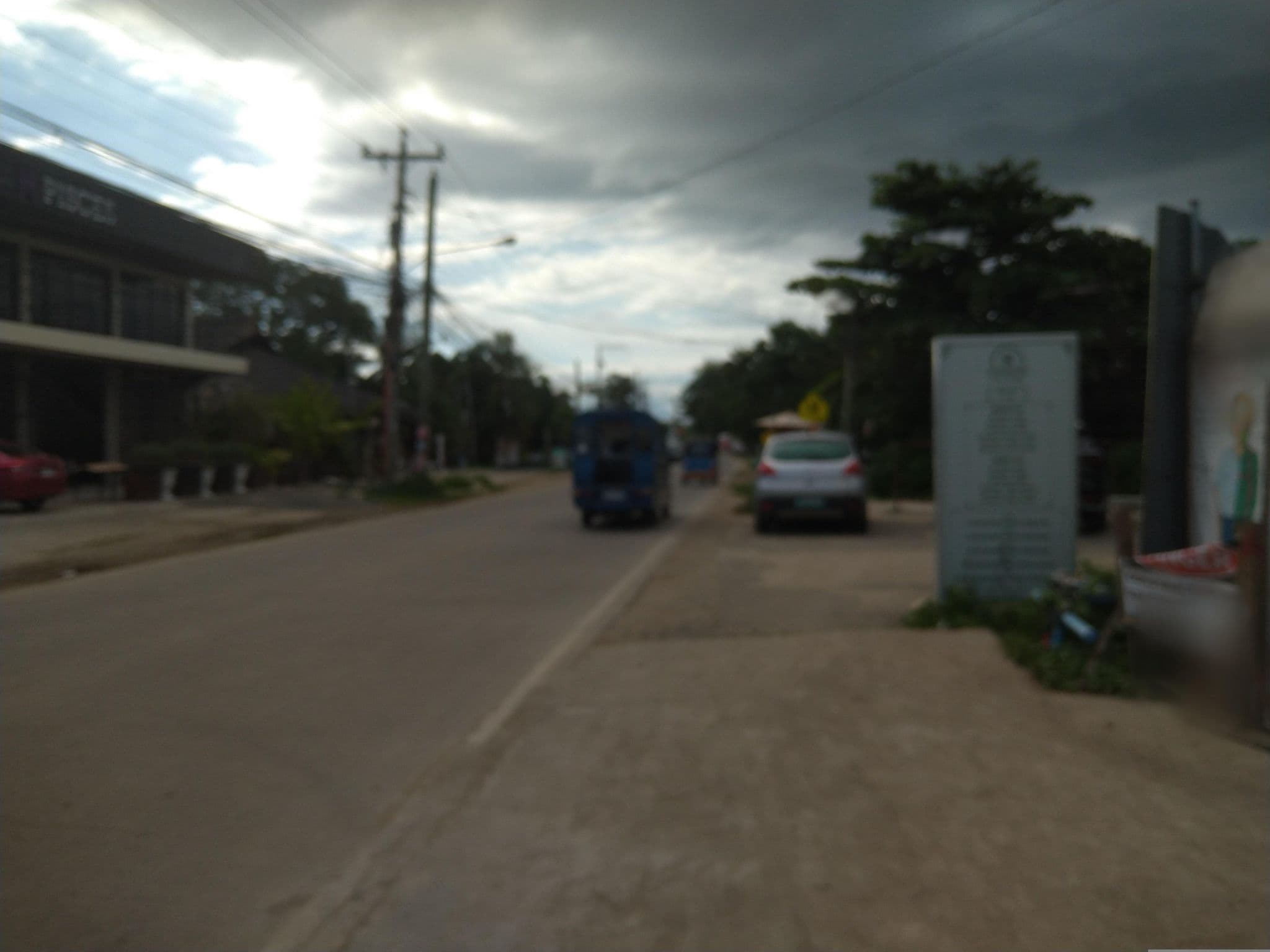 Street view near Cobadonga Inn, Tawala