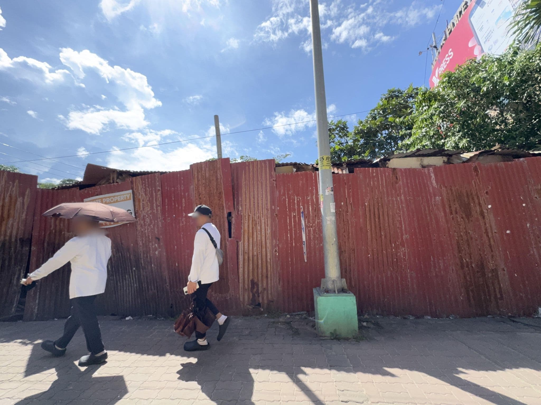 Street view near Merly's Place Cottages, Yapak