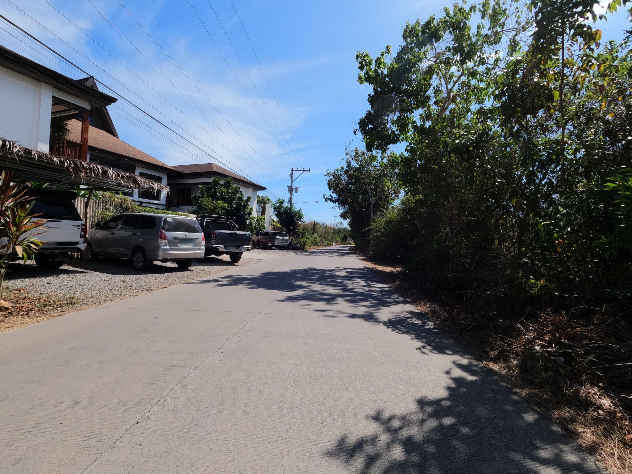 Street view near Azul de Panglao, Tawala