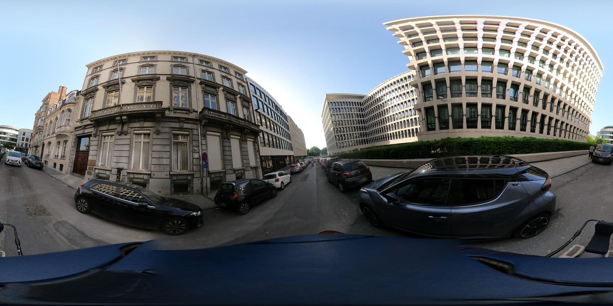 Street view near Fondation Universitaire - Universitaire Stichting, Ixelles — © thierry1030 (CC BY-SA · Mapillary)