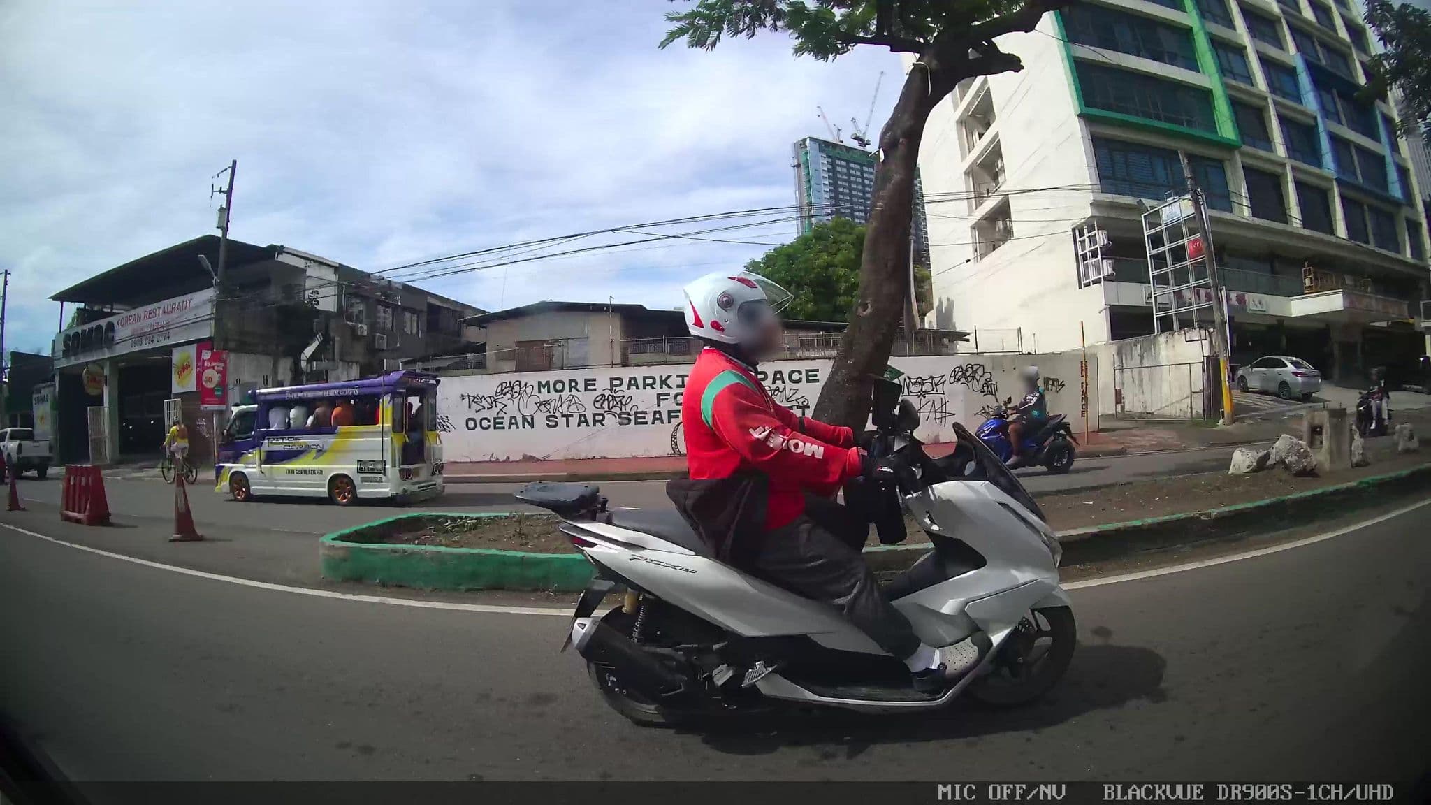 Street view near Royal J Hotel, Baugo — © Kaart---LEFT (CC BY-SA · Mapillary)