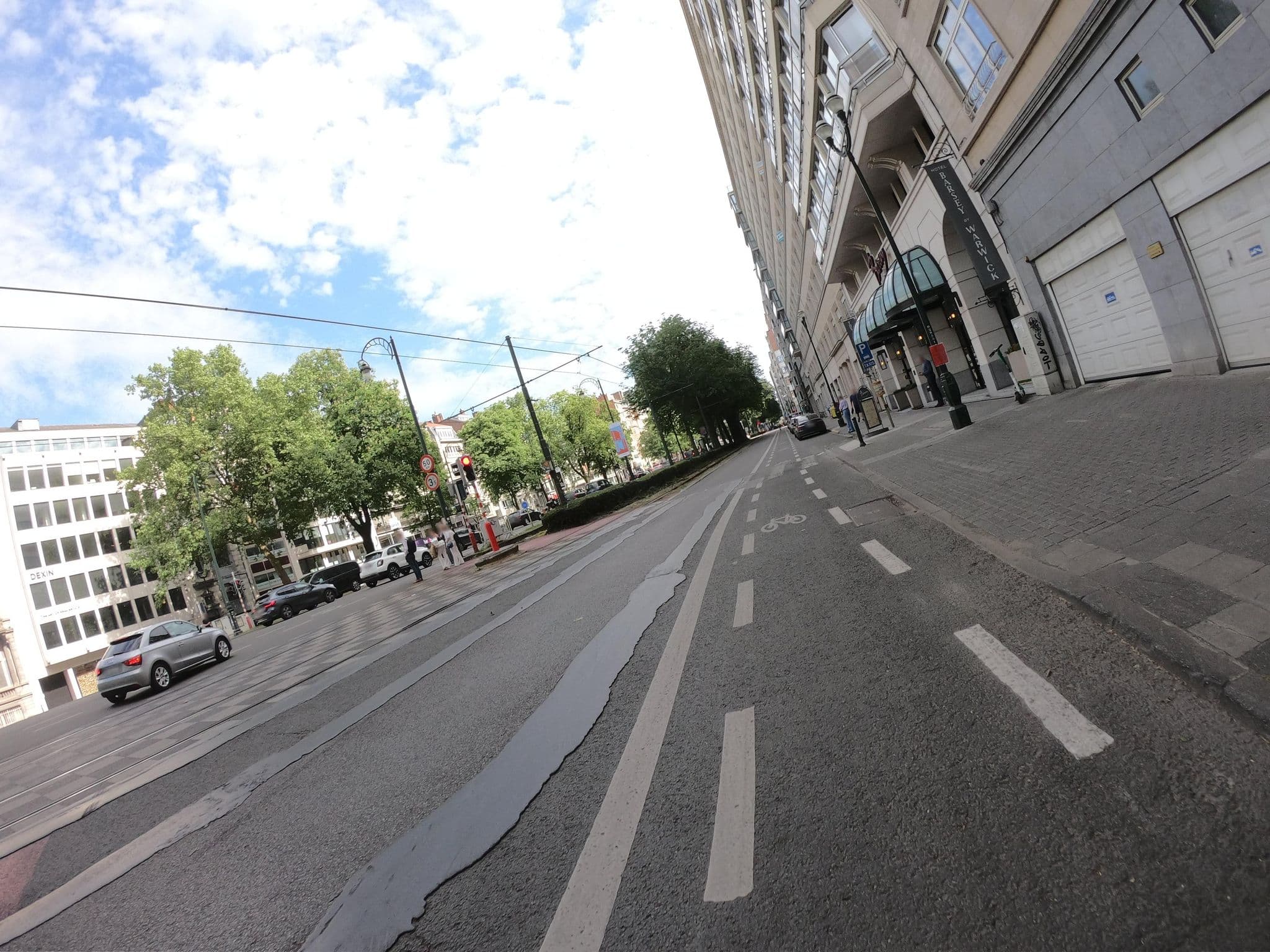 Street view near Hotel Barsey by Warwick, Ixelles — © joostjakob (CC BY-SA · Mapillary)