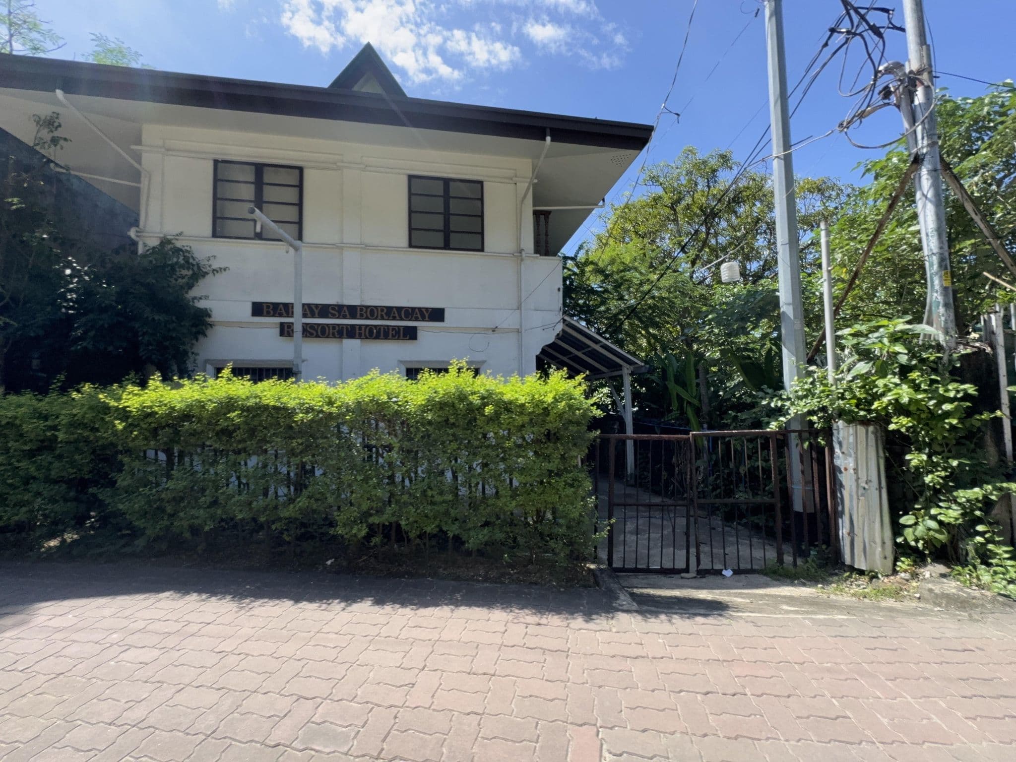 Street view near Tonglen Beach Resort, Yapak
