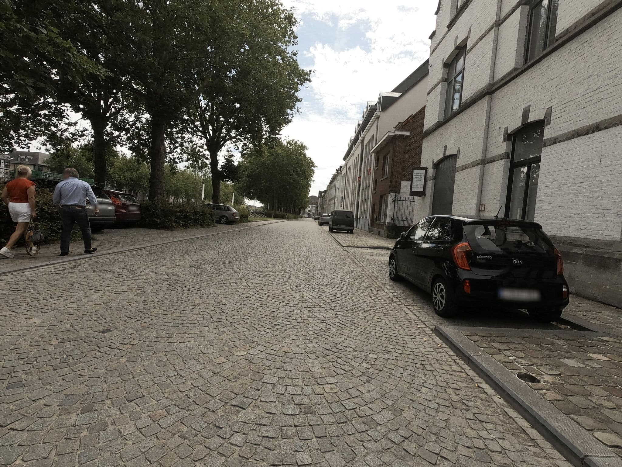Street view near Le Foyer de Roucourt, Tournai — © jakka (CC BY-SA · Mapillary)