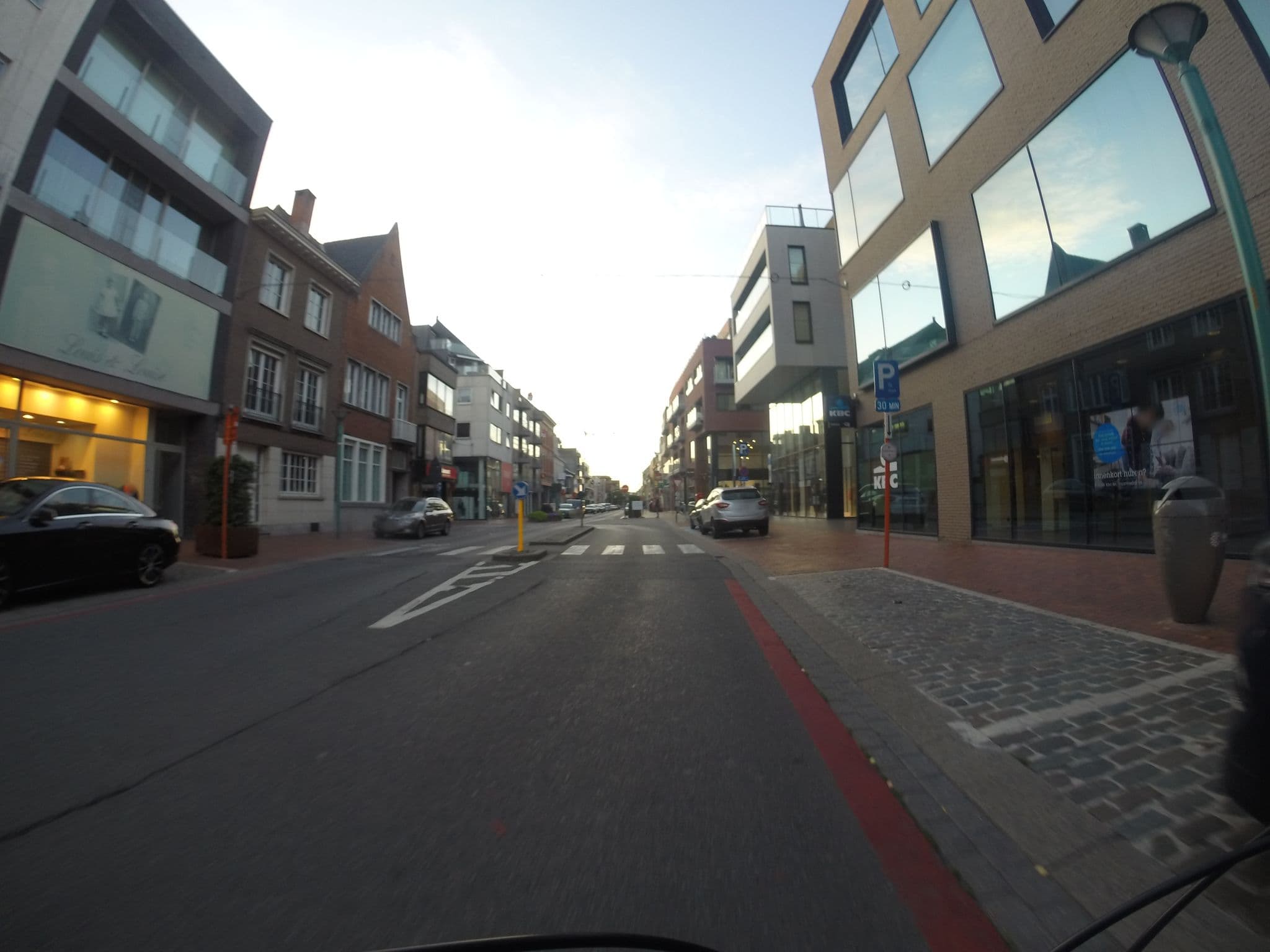 Street view near L'Inconnu, Roeselare — © timcouwelier (CC BY-SA · Mapillary)