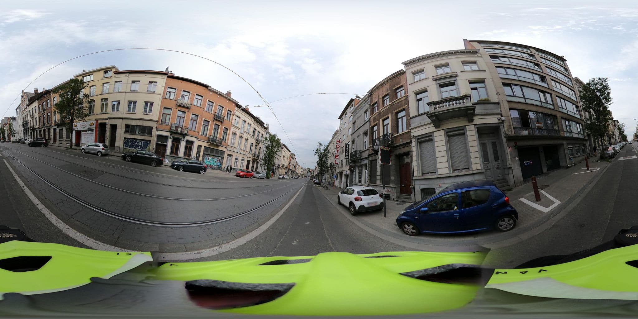 Street view near Bentley, Saint-Josse-ten-Noode — © Stefdegreef (CC BY-SA · Mapillary)