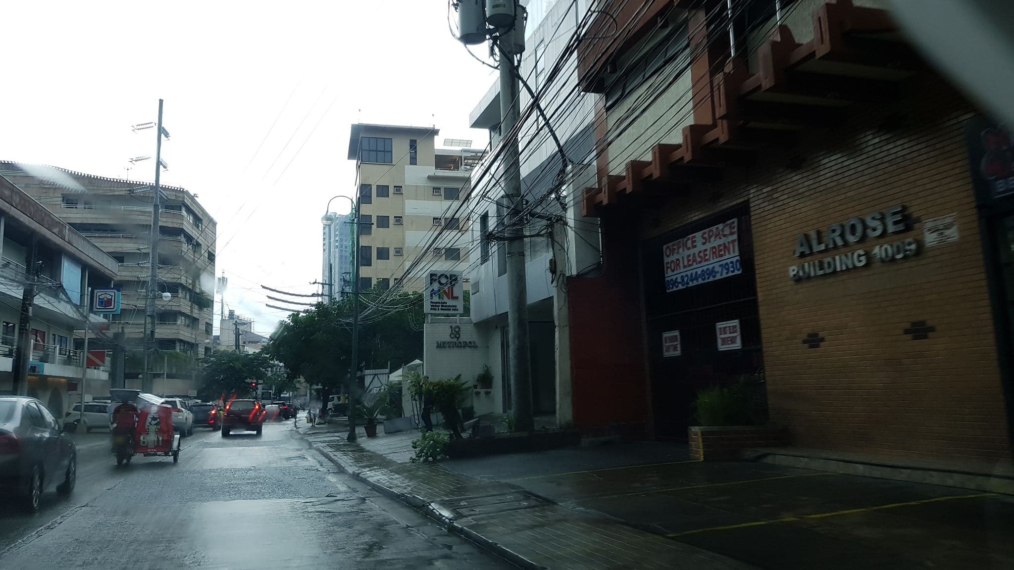 Street view near The Suez Serviced Studios, Bel Air — © mhayd (CC BY-SA · Mapillary)