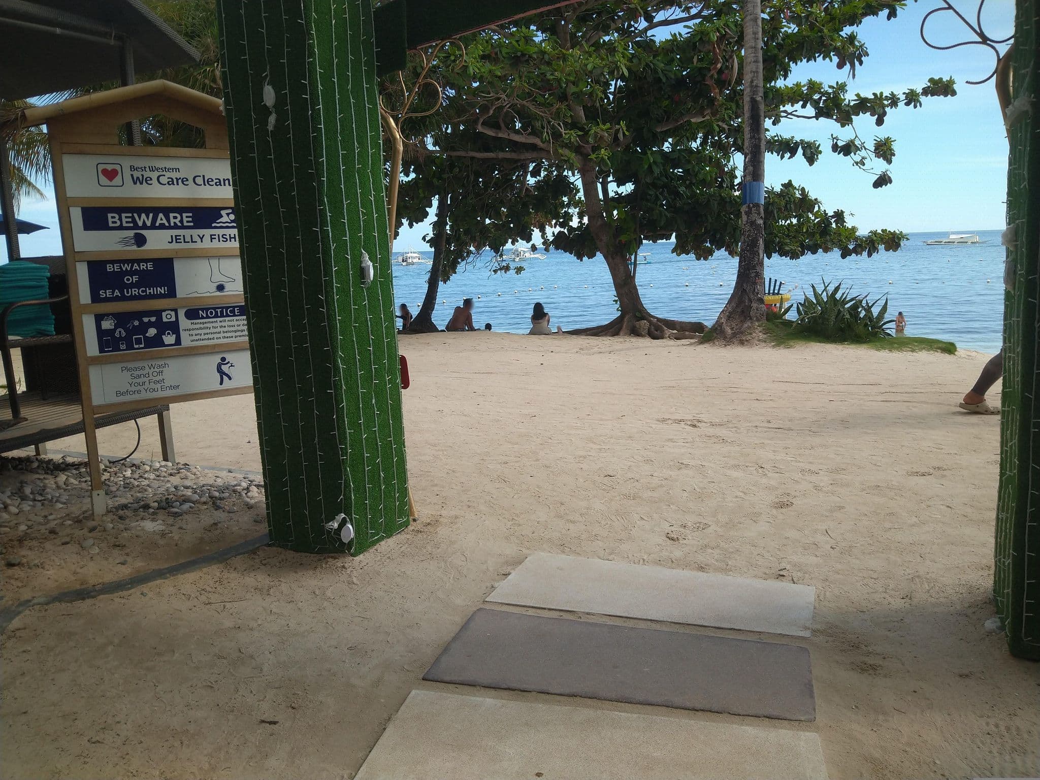 Street view near Lost Horison Beach Resort, Tawala