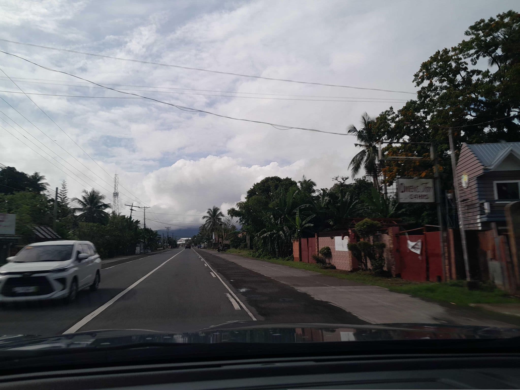 Street view near Owen's Inn, Abuyog — © ericb1983 (CC BY-SA · Mapillary)