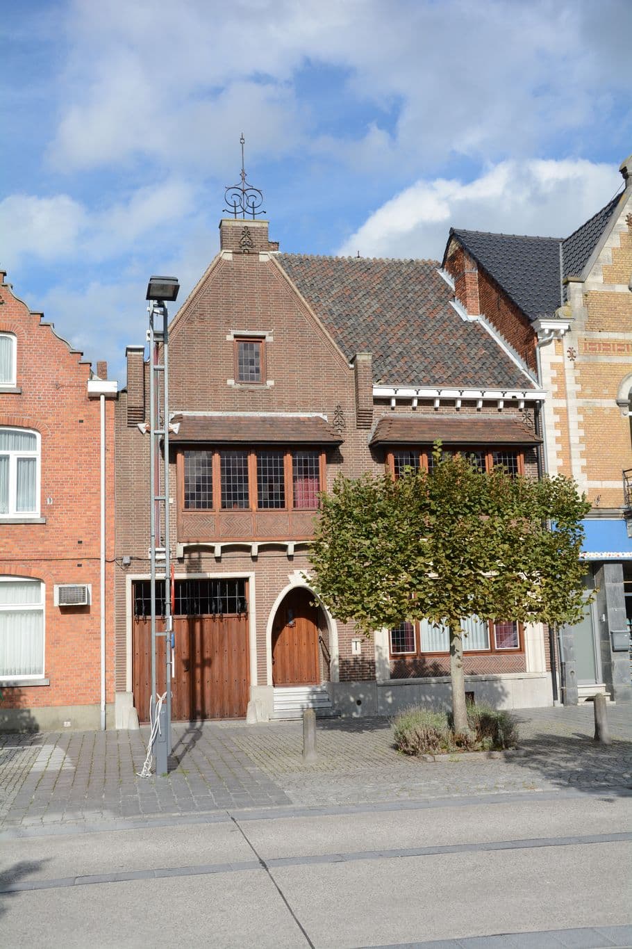 Street view near Moodraz, Peer — © escada (CC BY-SA · Mapillary)