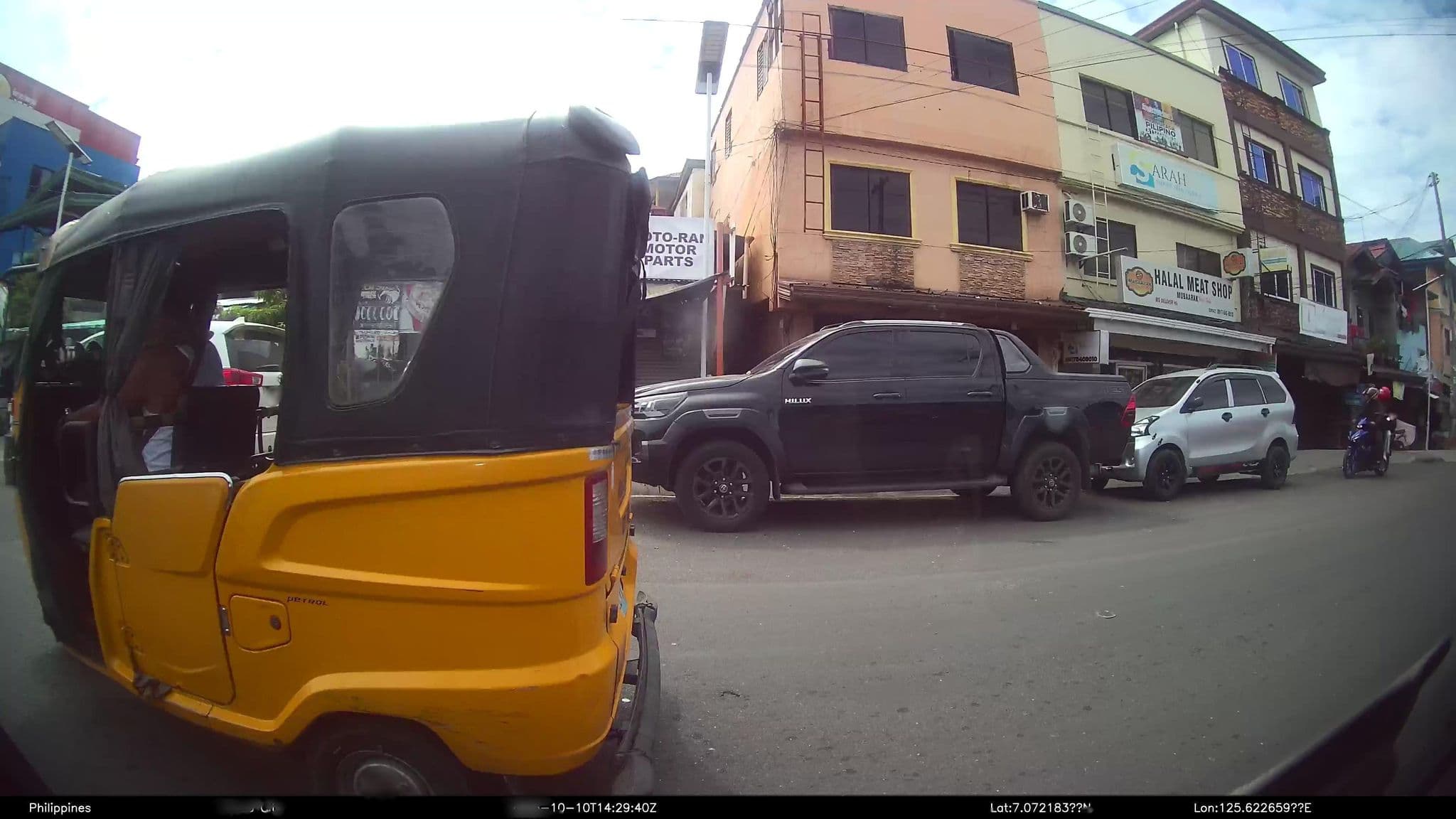 Street view near Luxury Inn, Davao