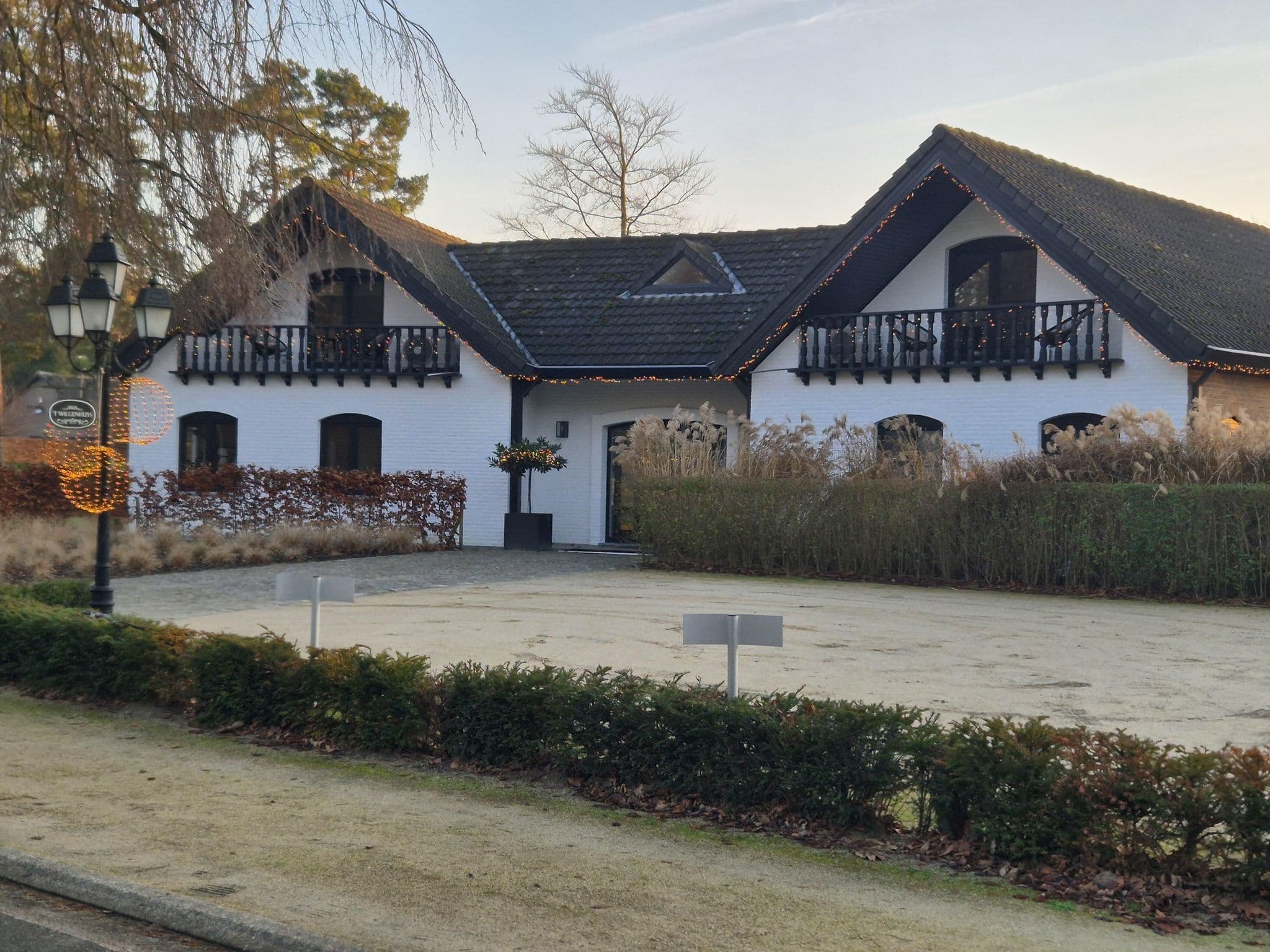 Street view near 't Wilgenhuys, Lommel — © dentonny (CC BY-SA · Mapillary)