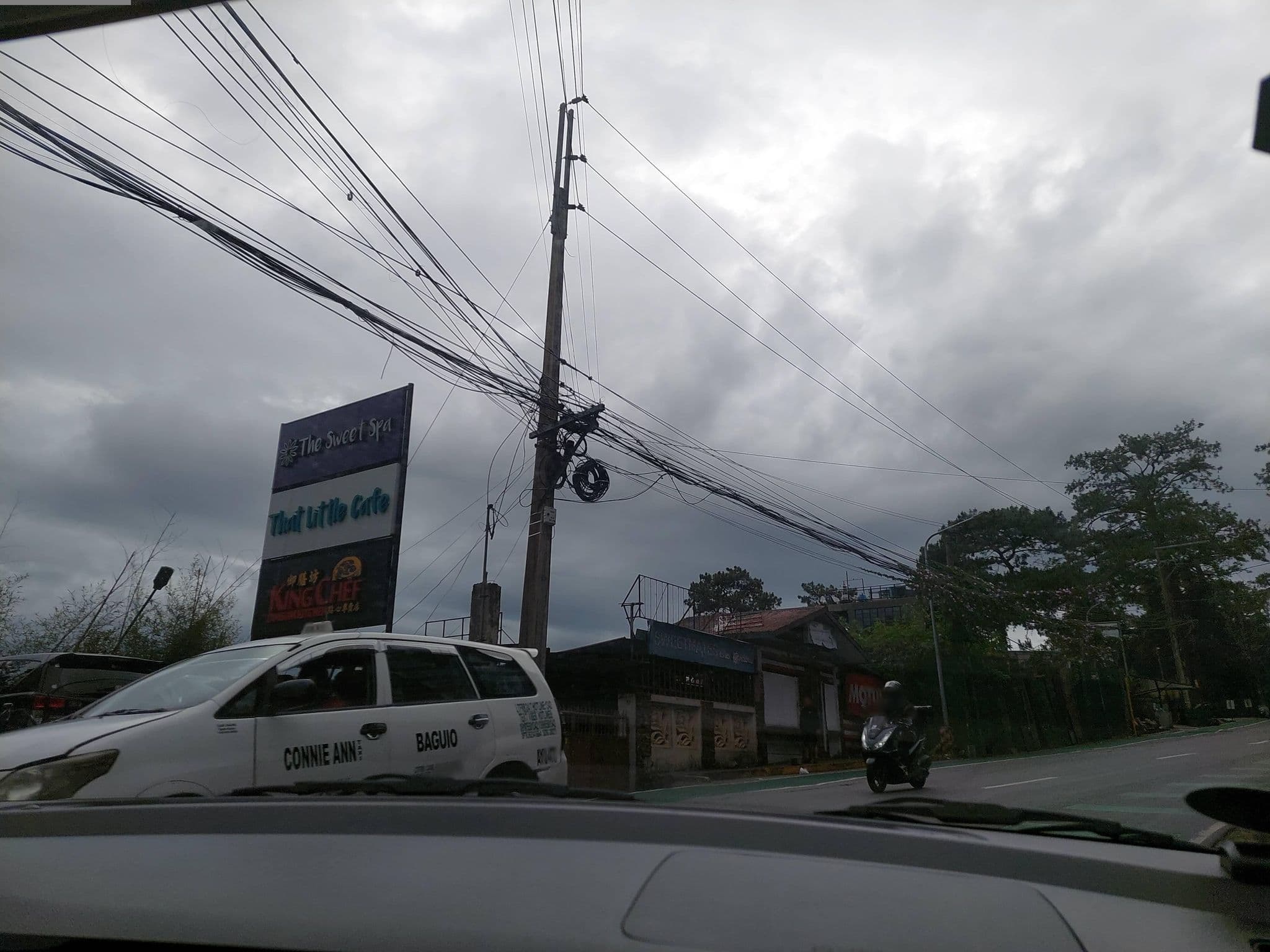 Street view near The Orchard Hotel, Baguio