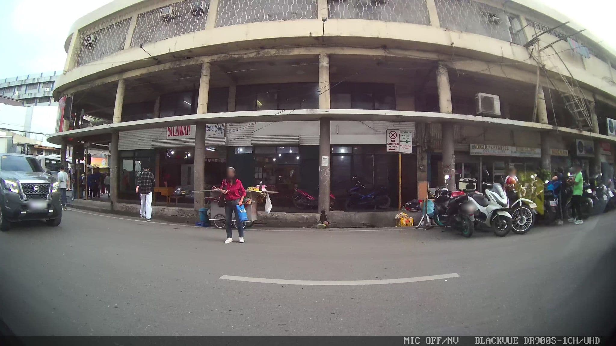 Street view near One Central Hotel, Adlaon — © Kaart---LEFT (CC BY-SA · Mapillary)
