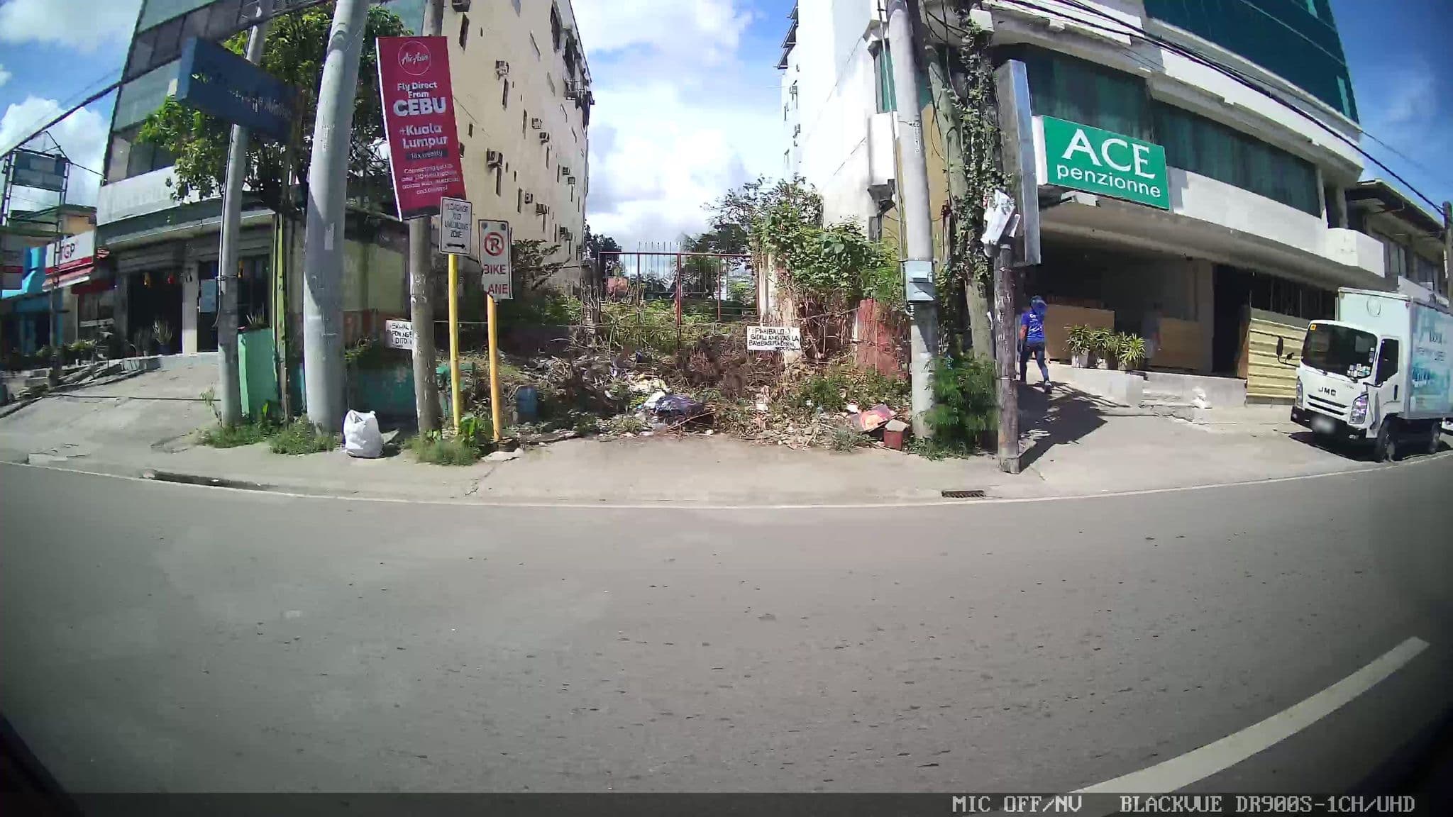 Street view near Mactan Pension House, Lapu-Lapu City — © Kaart---RIGHT (CC BY-SA · Mapillary)