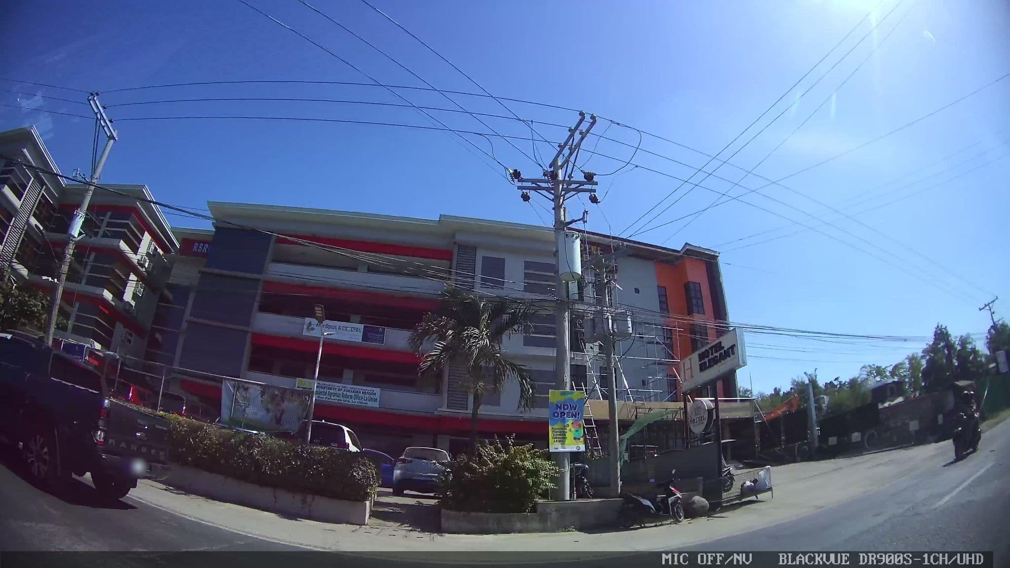 Street view near Hotel Elegant, Paringao — © Kaart---LEFT (CC BY-SA · Mapillary)
