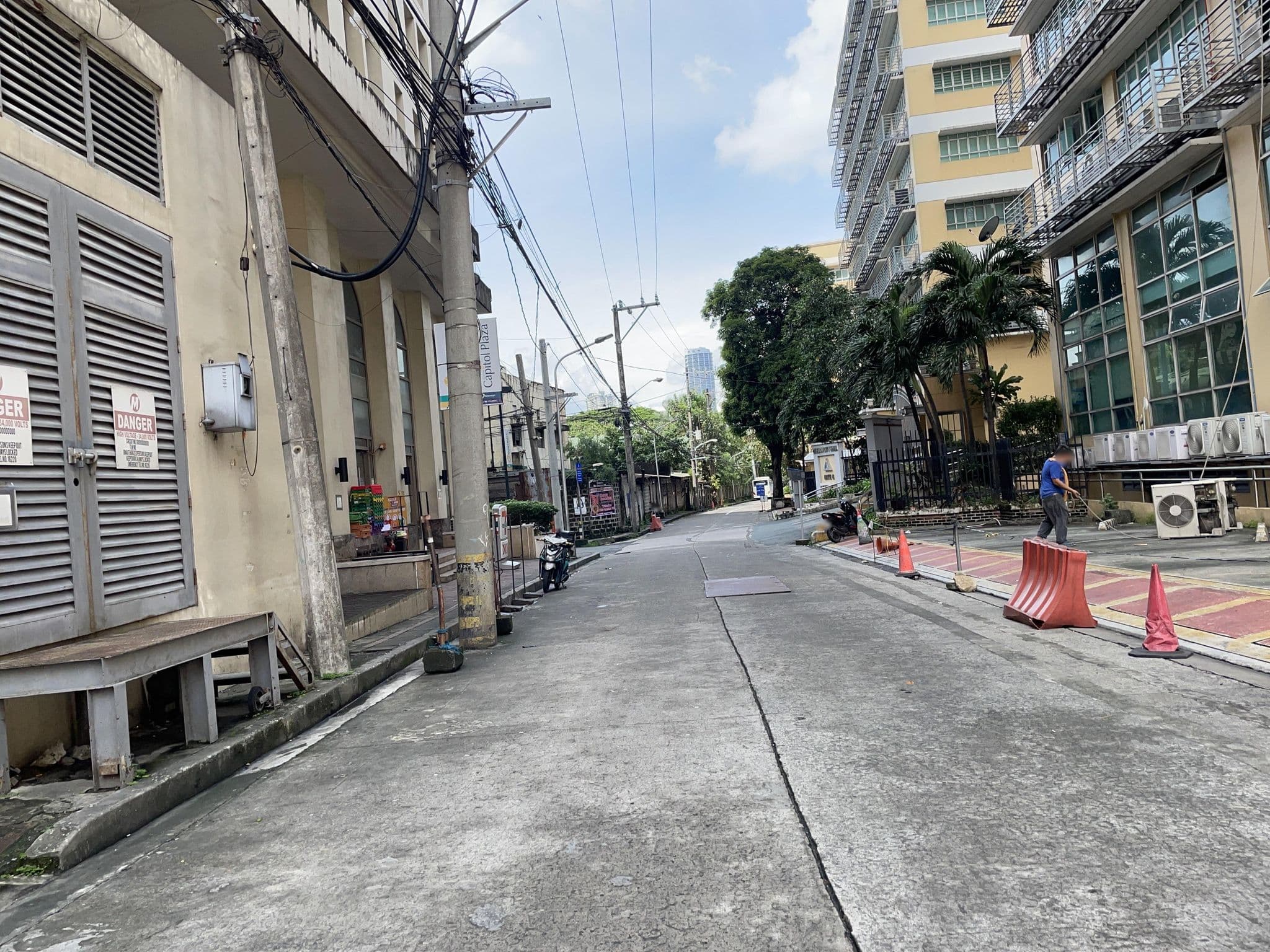 Street view near Suntrust Capitol Plaza, Quezon City — © alt9800 (CC BY-SA · Mapillary)