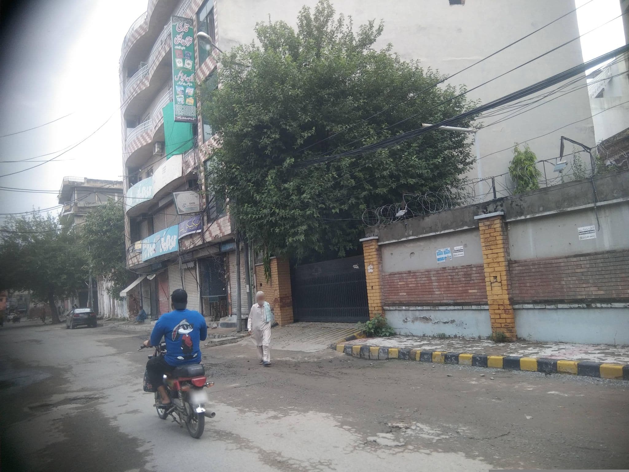 Street view near Iqbal Hostel, Lahore — © MShahid345 (CC BY-SA · Mapillary)