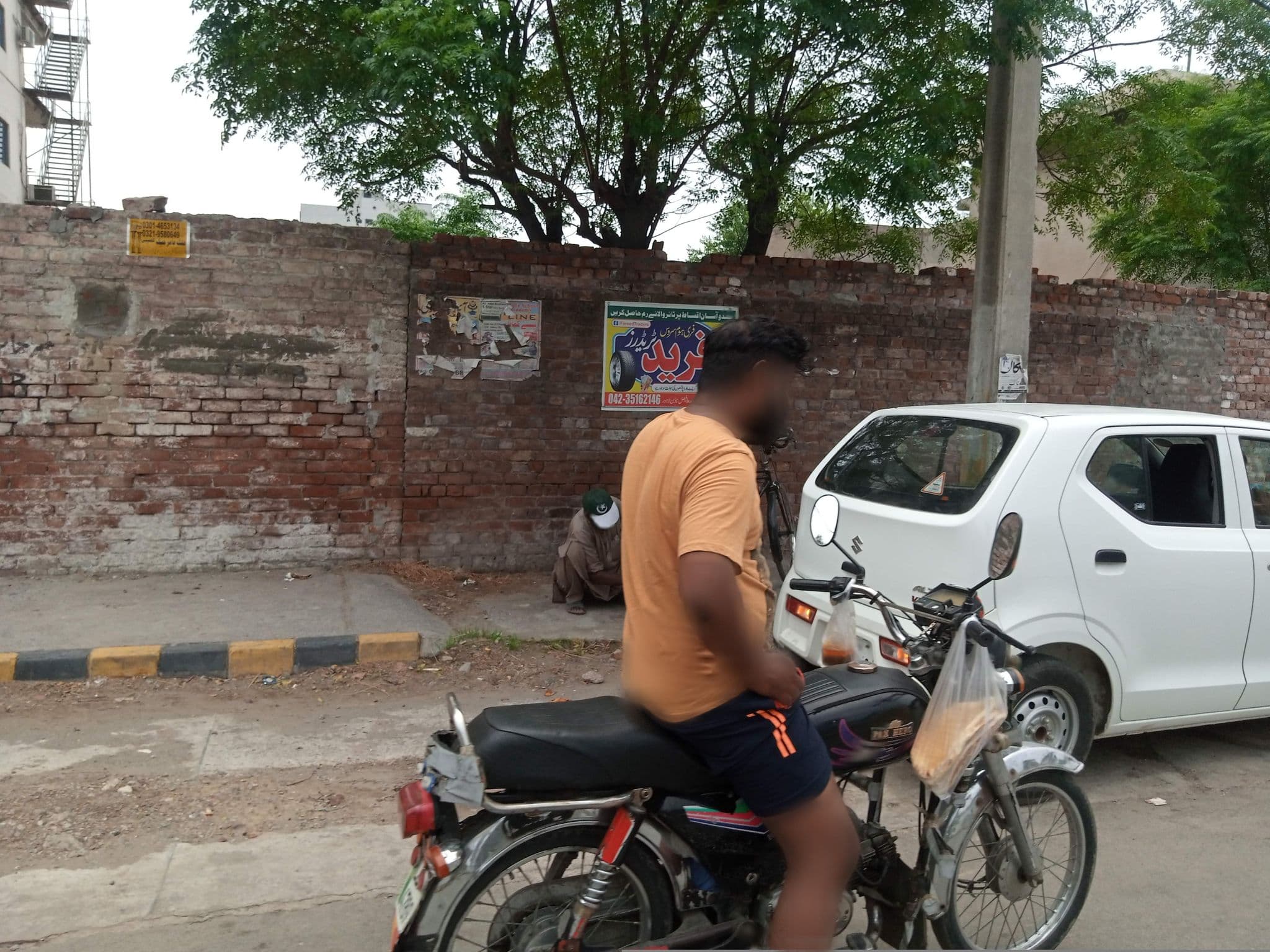Street view near Savoey Hotel, Model Town — © awais123 (CC BY-SA · Mapillary)