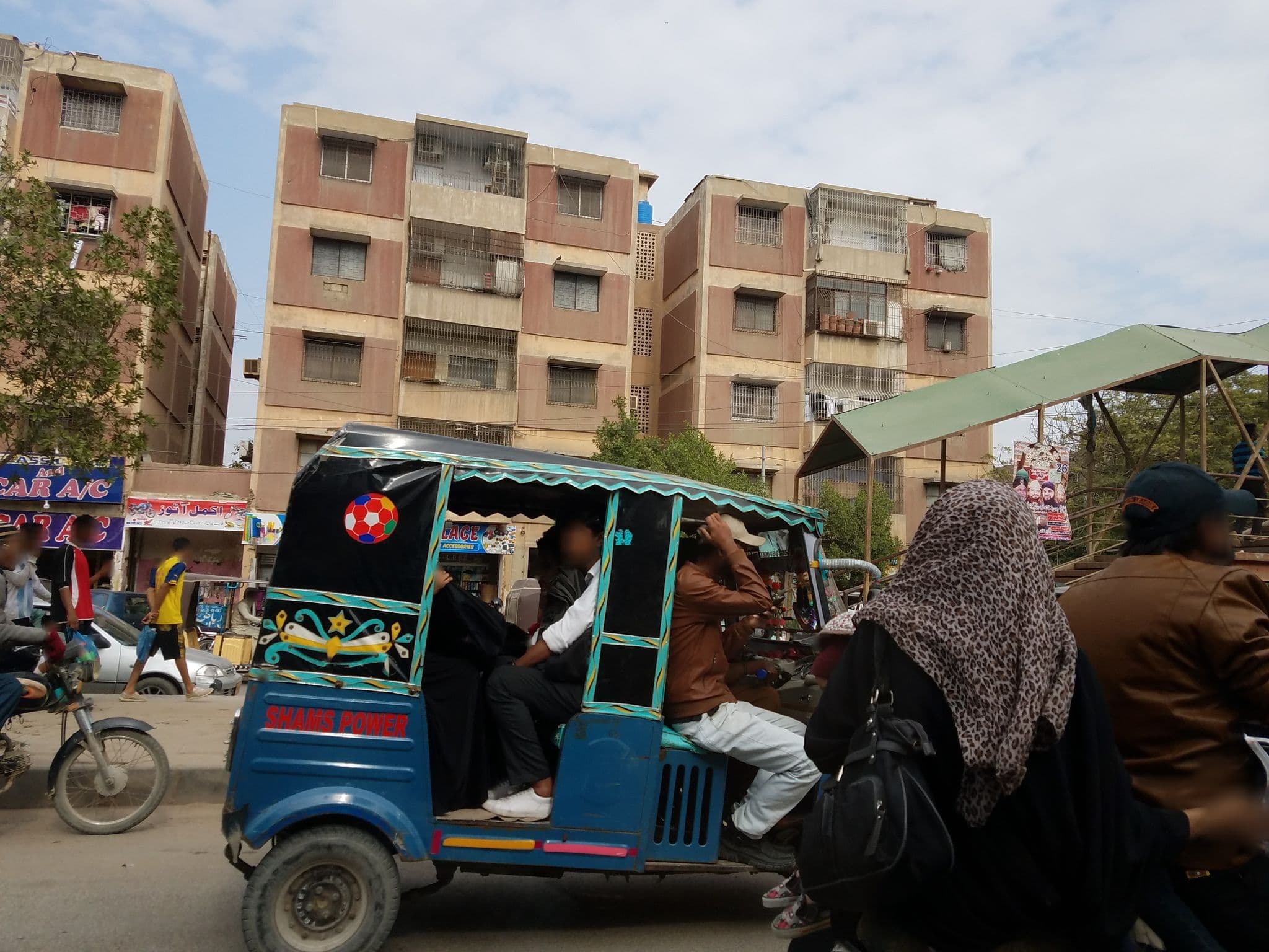 Street view near Quetta Awami Zamindar Hotel, Pakistan Employees Cooperative Housing Society