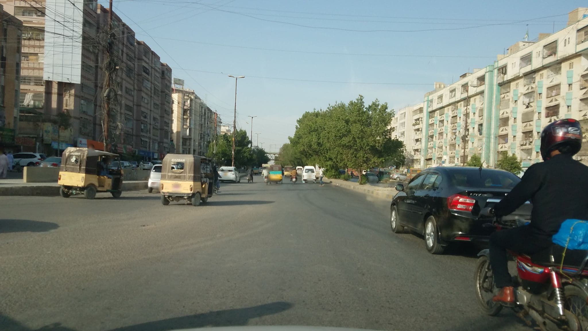Street view near Quetta Agha Hotel, Karachi University Employees Co-operative Housing Society — © nabamb (CC BY-SA · Mapillary)