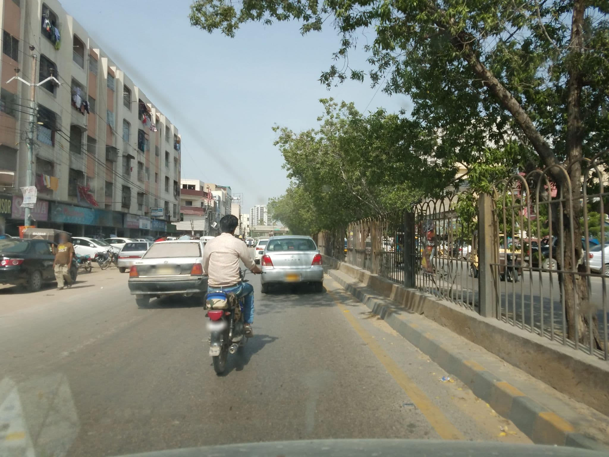 Street view near Quetta Kaakar Hotel, Pakistan Employees Cooperative Housing Society