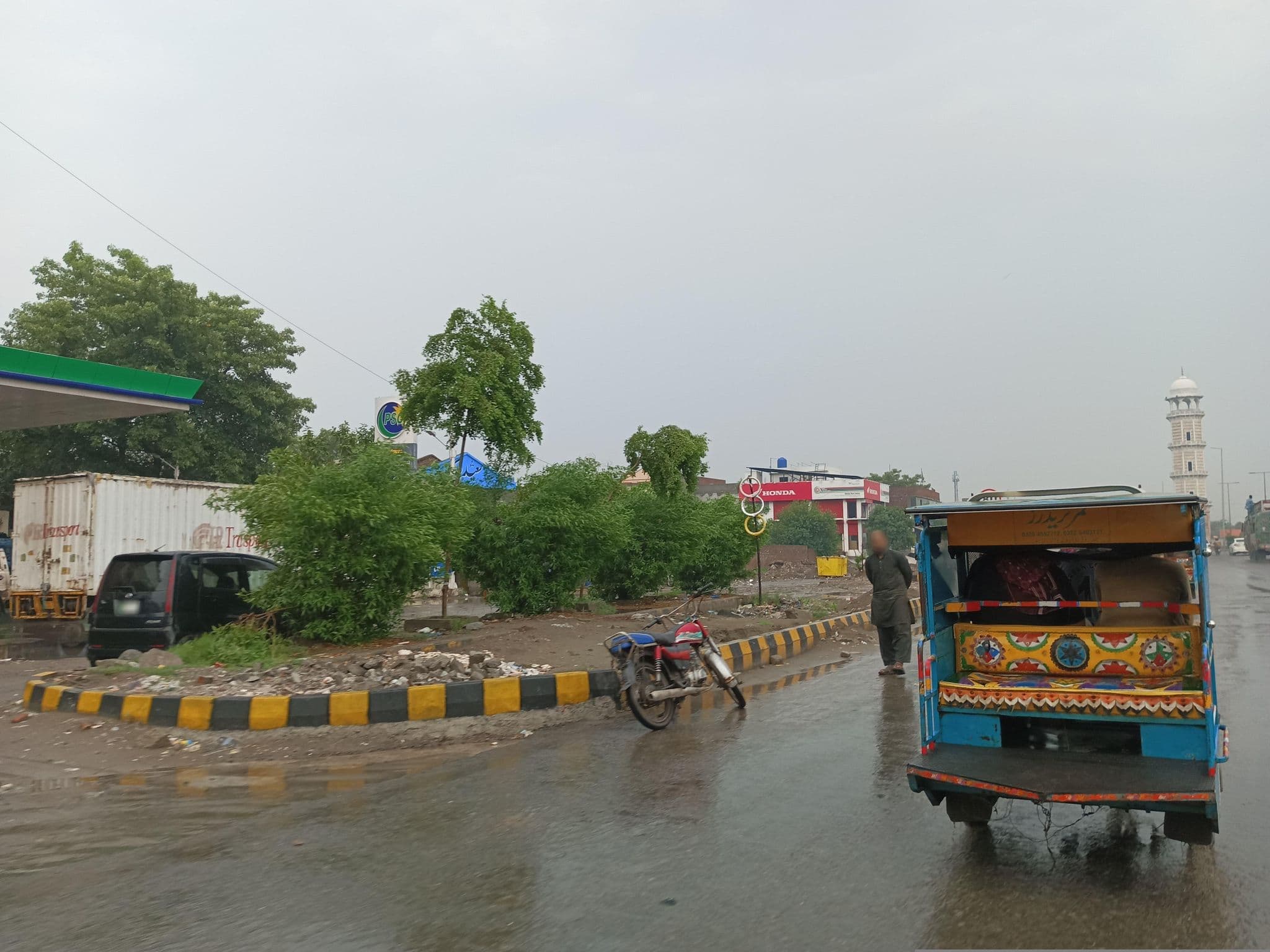Street view near Hotel Ravi View, Lahore — © usmangujjar_8 (CC BY-SA · Mapillary)