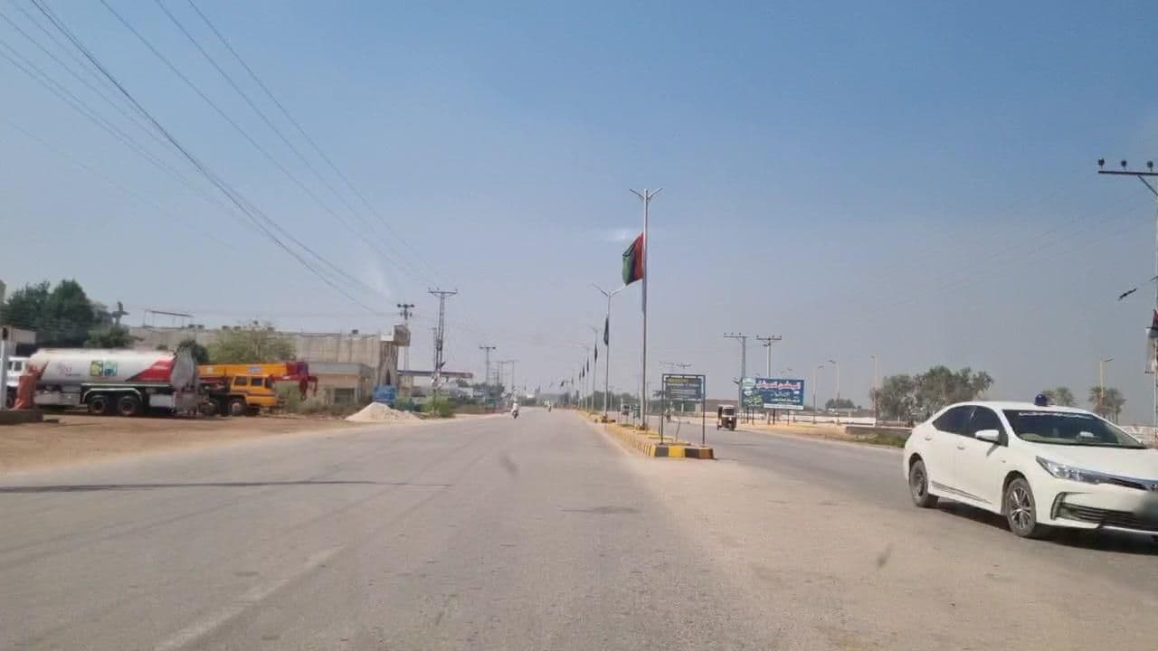 Street view near Shah Hotel, Mirpur Khas — © roadroid (CC BY-SA · Mapillary)
