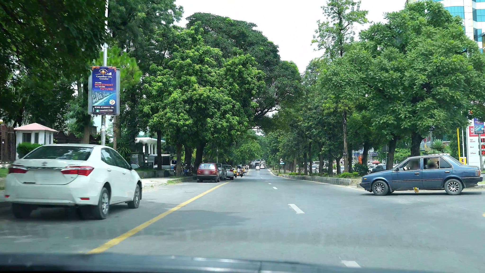 Street view near Chancery Guest House, Islamabad