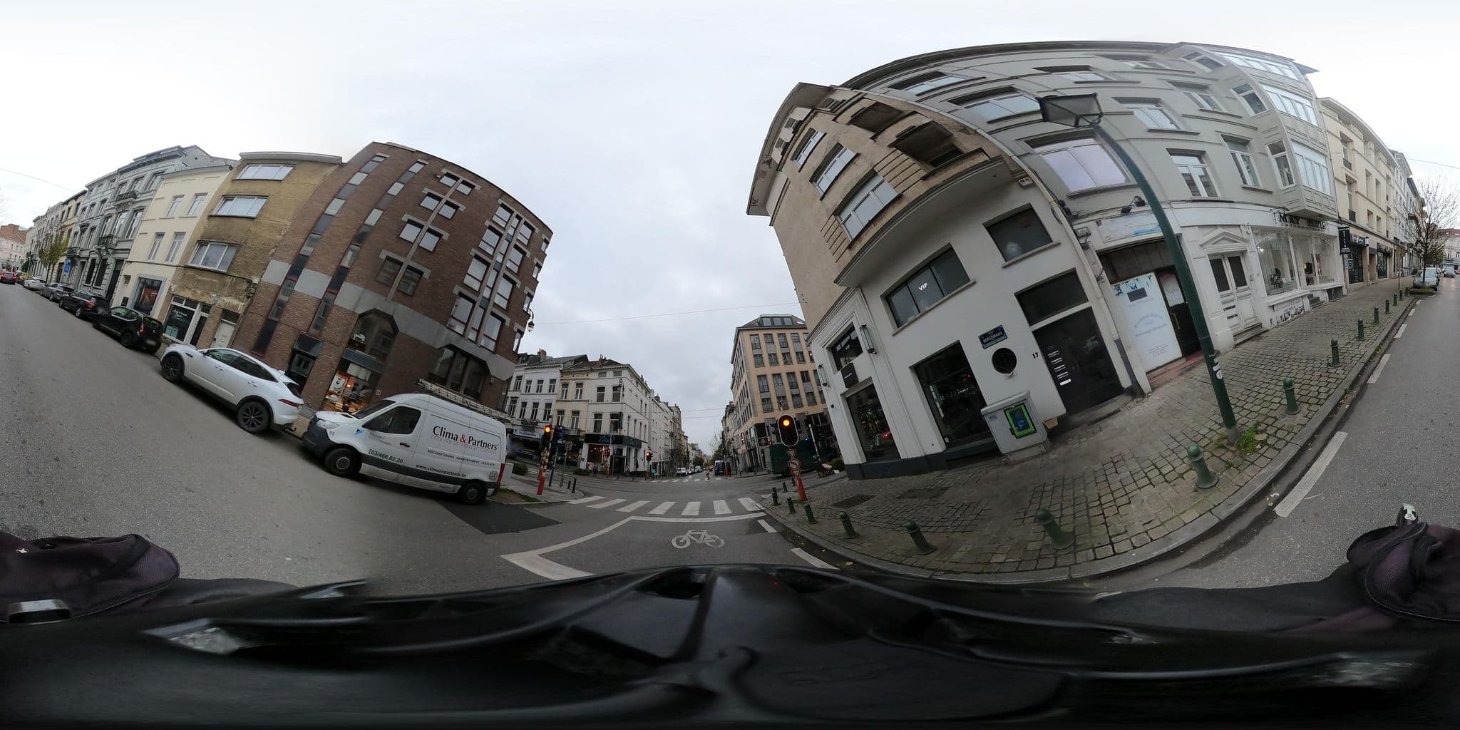 Street view near Manos Stephanie, Ixelles — © RaphaelPasLoin (CC BY-SA · Mapillary)