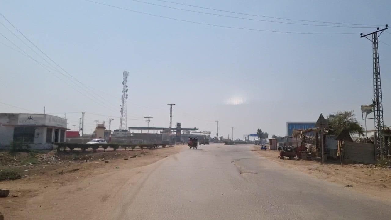 Street view near Khana Khazana Hotel, Mirpur Khas — © roadroid (CC BY-SA · Mapillary)