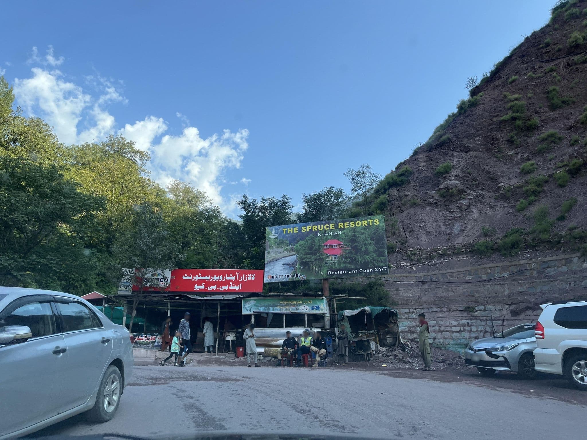 Street view near Ahsania hotel and restaurant, Dregun — © masterofnoroad (CC BY-SA · Mapillary)