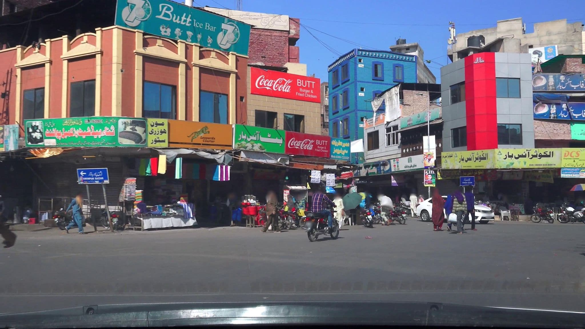 Street view near Al-Najeeb Hotel, Faisalabad — © cut (CC BY-SA · Mapillary)