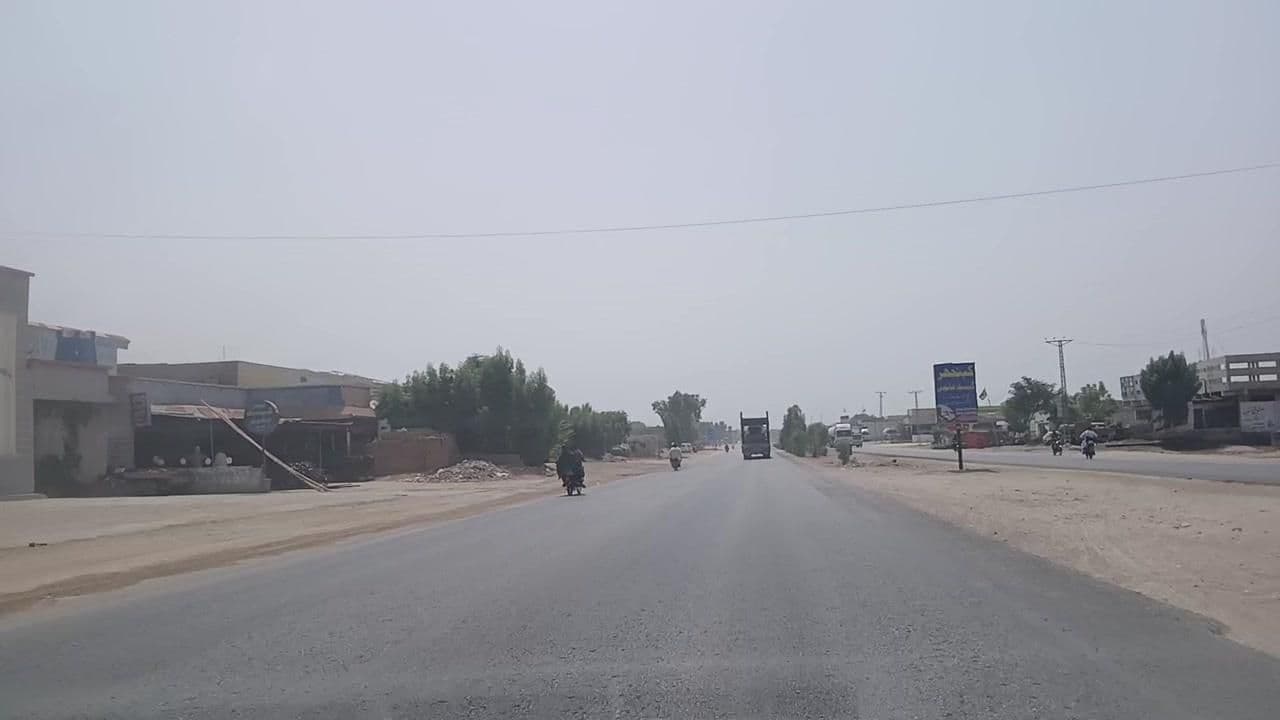 Street view near Keenjhar Hotel And Guest House Khairpur, Gambat — © roadroid (CC BY-SA · Mapillary)