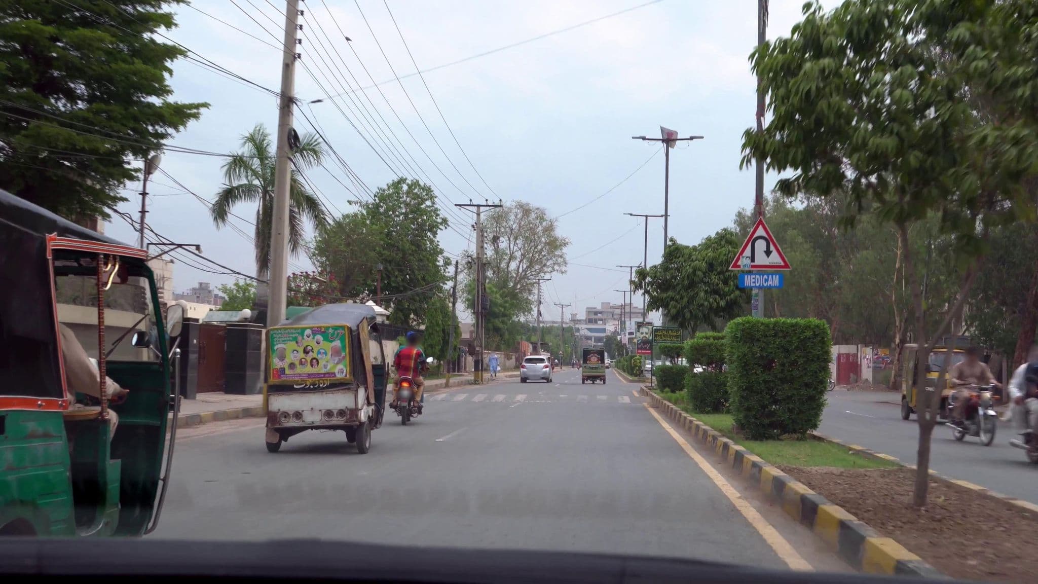 Street view near Hotel One Faisalabad, Faisalabad — © cut (CC BY-SA · Mapillary)