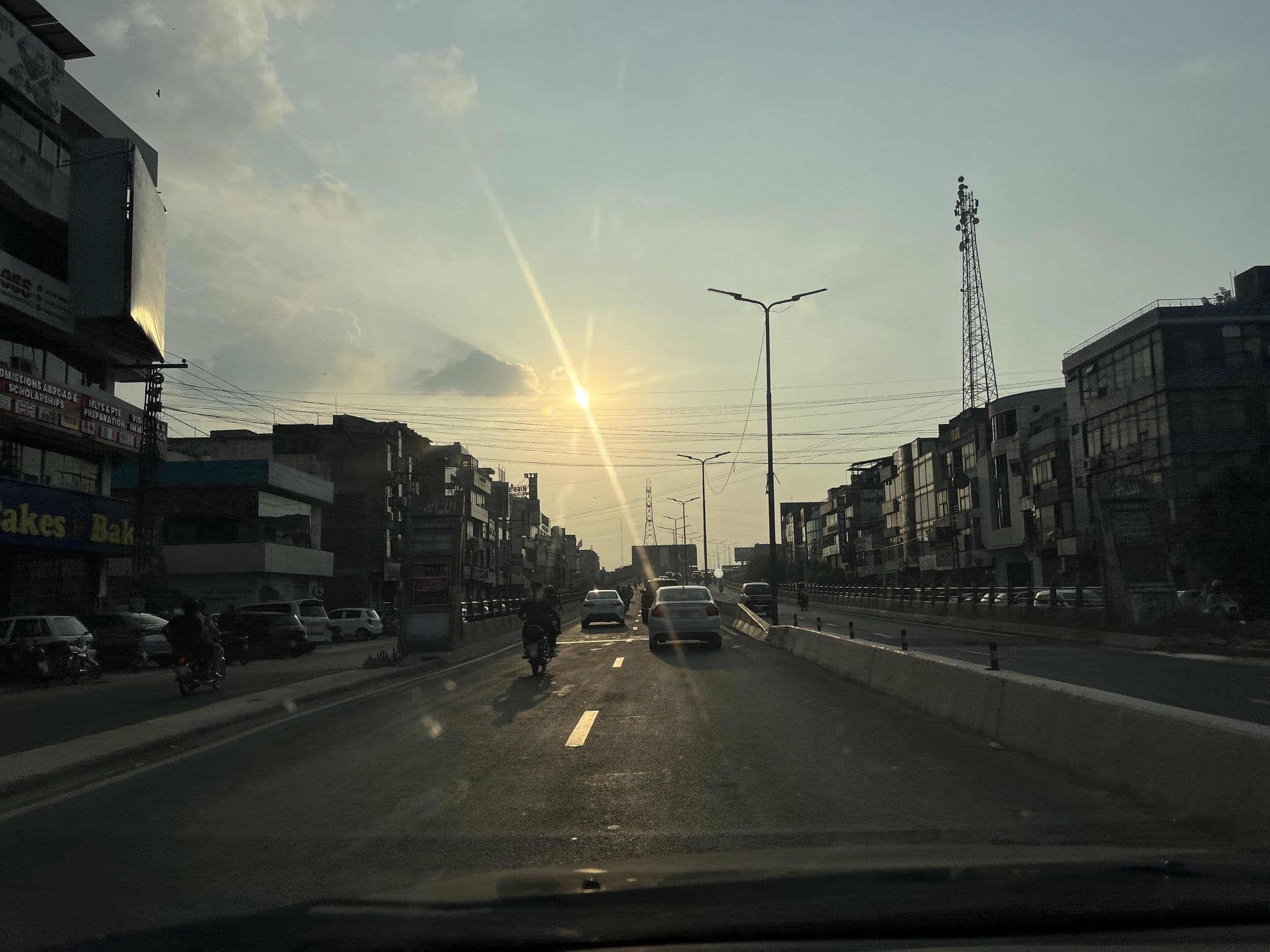 Street view near Lahore Continental Hotel, Model Town — © masterofnoroad (CC BY-SA · Mapillary)