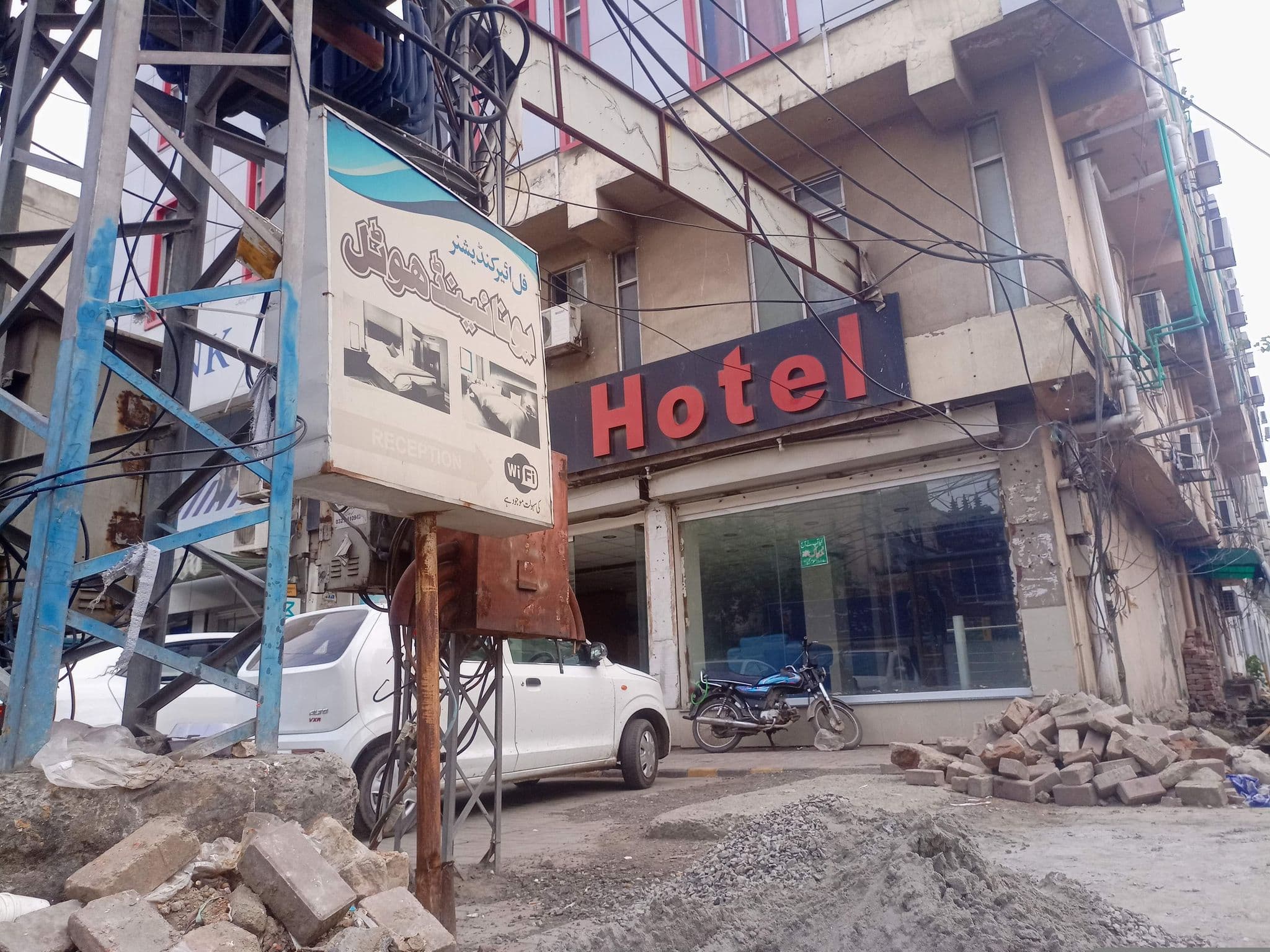 Street view near Hotel Sanai, Lahore — © Muhammad_Arsalan (CC BY-SA · Mapillary)