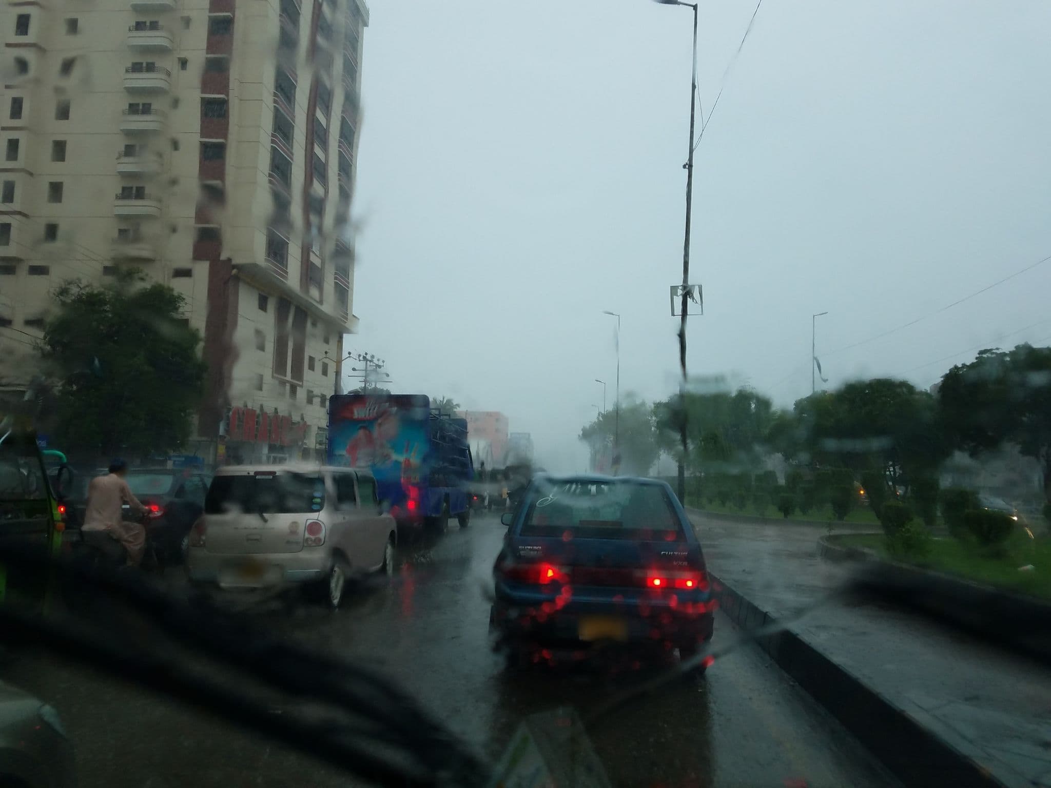 Street view near Kiran residency, Karachi University Employees Co-operative Housing Society — © nabamb (CC BY-SA · Mapillary)
