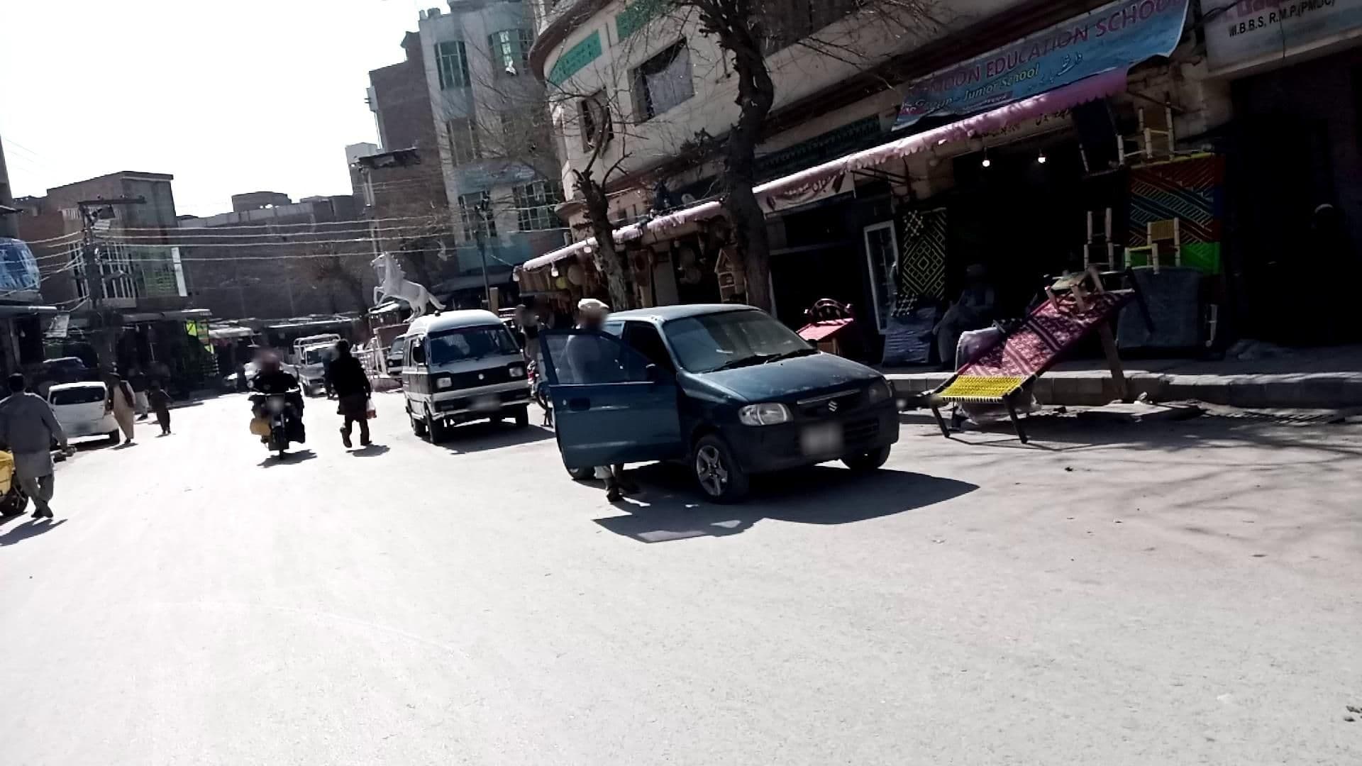 Street view near Emaraat Hotel, Peshawar — © RobinGoix (CC BY-SA · Mapillary)
