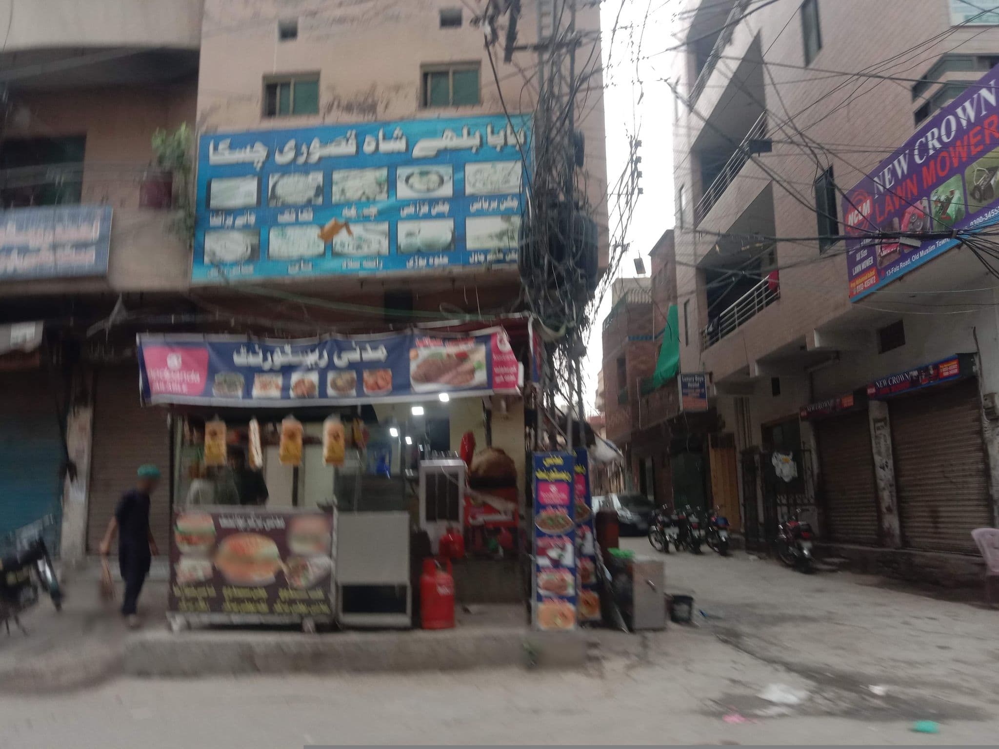Street view near Empire Boys Hostel, Model Town — © Faisal123 (CC BY-SA · Mapillary)
