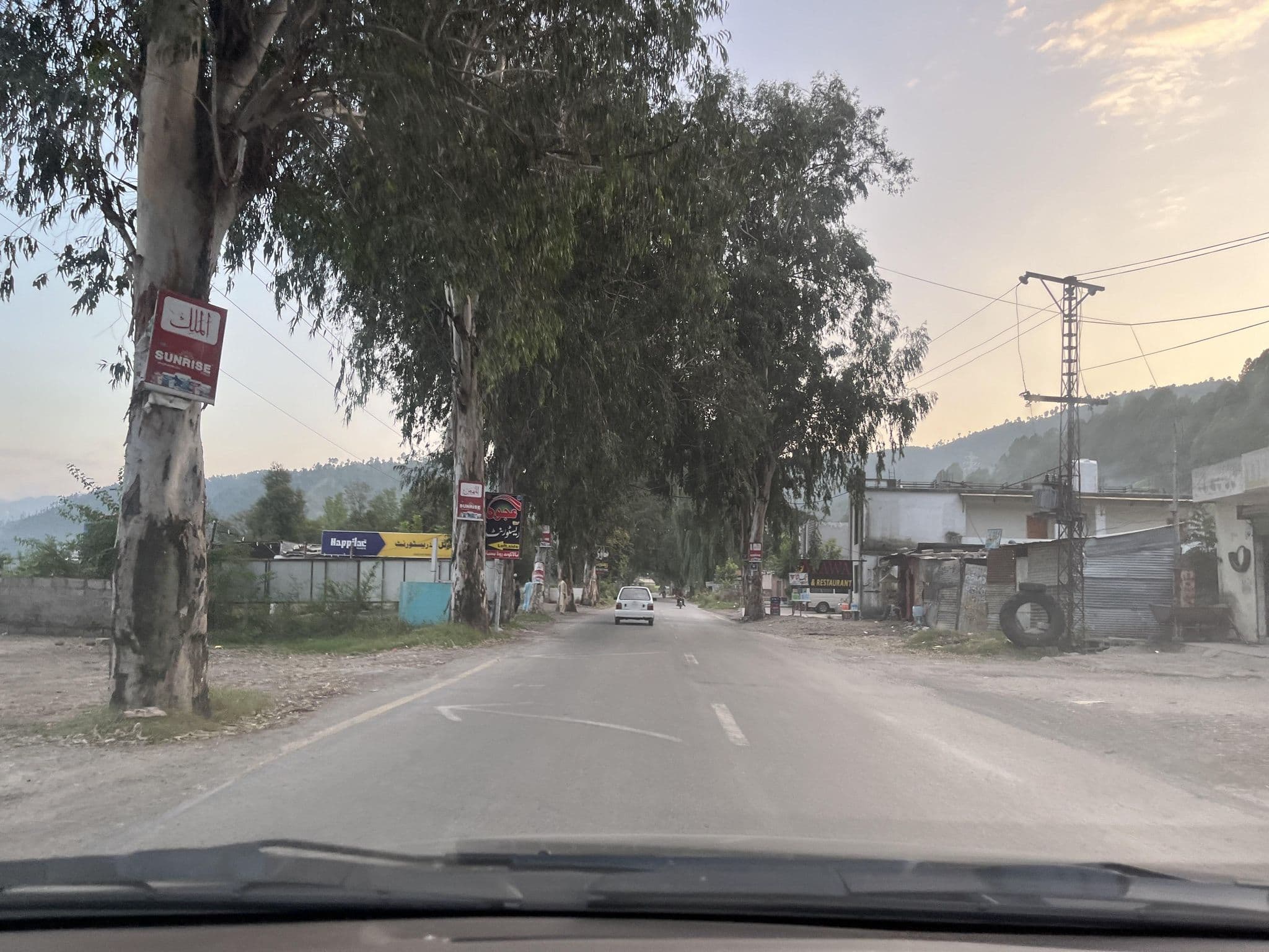 Street view near Valley Inn Hotel & Restaurant, Baffa — © masterofnoroad (CC BY-SA · Mapillary)