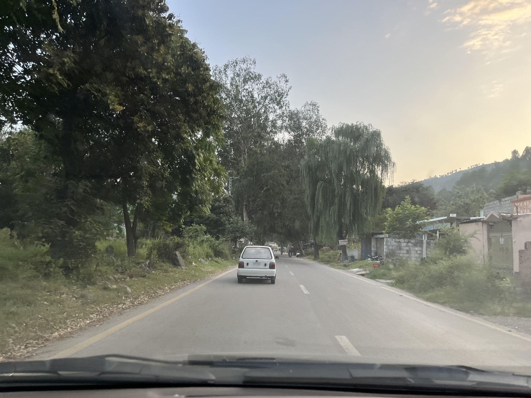 Street view near Pine Hill Hotel & Restaurant, Baffa — © masterofnoroad (CC BY-SA · Mapillary)